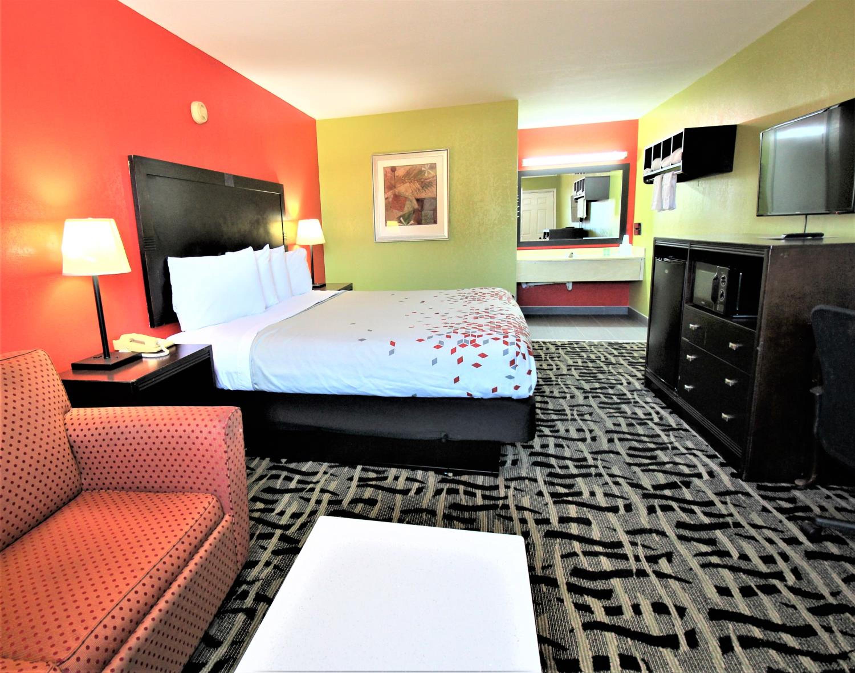 King Room - Non-Smoking photo 3