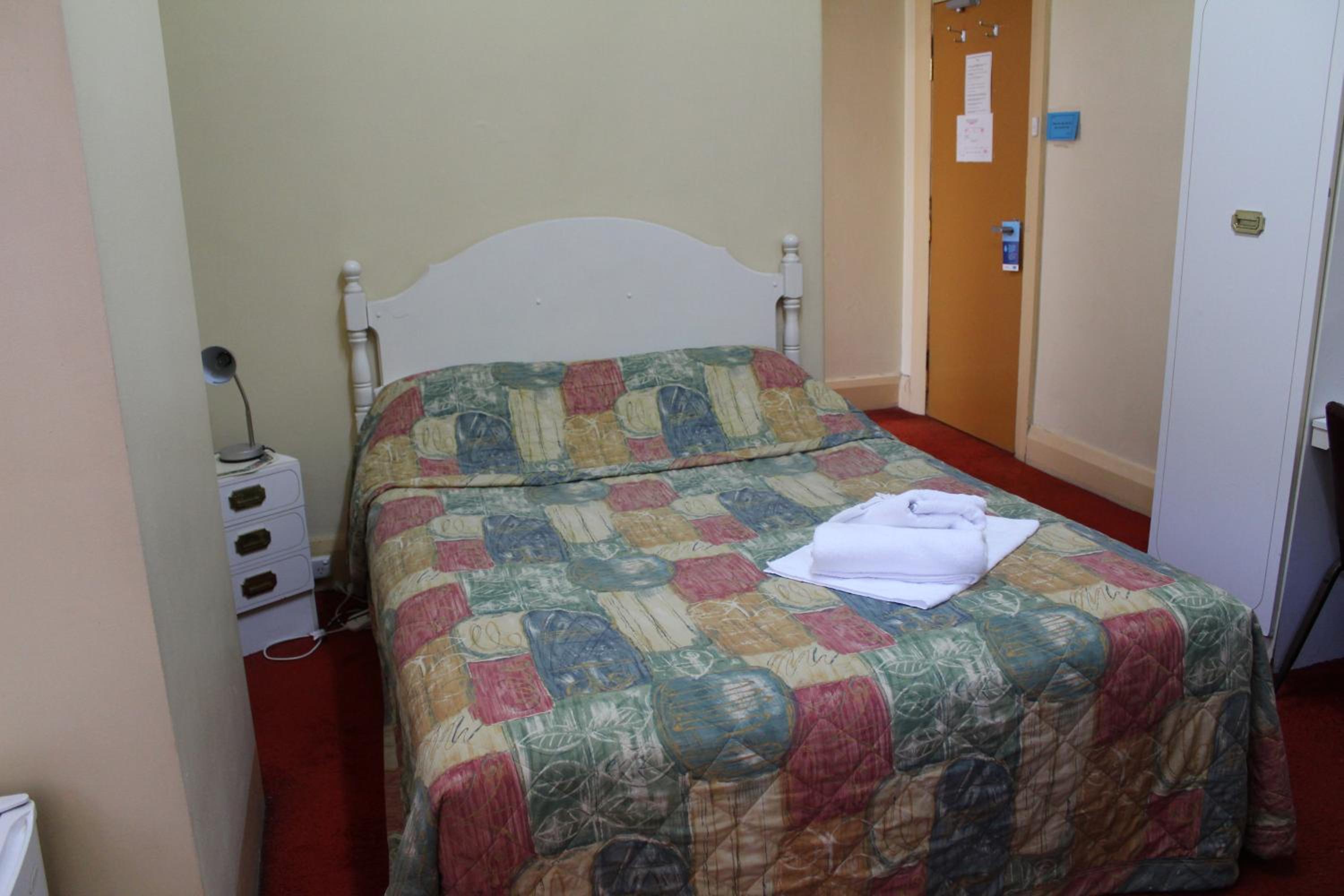 Double Room With Private Bathroom - Photo 1