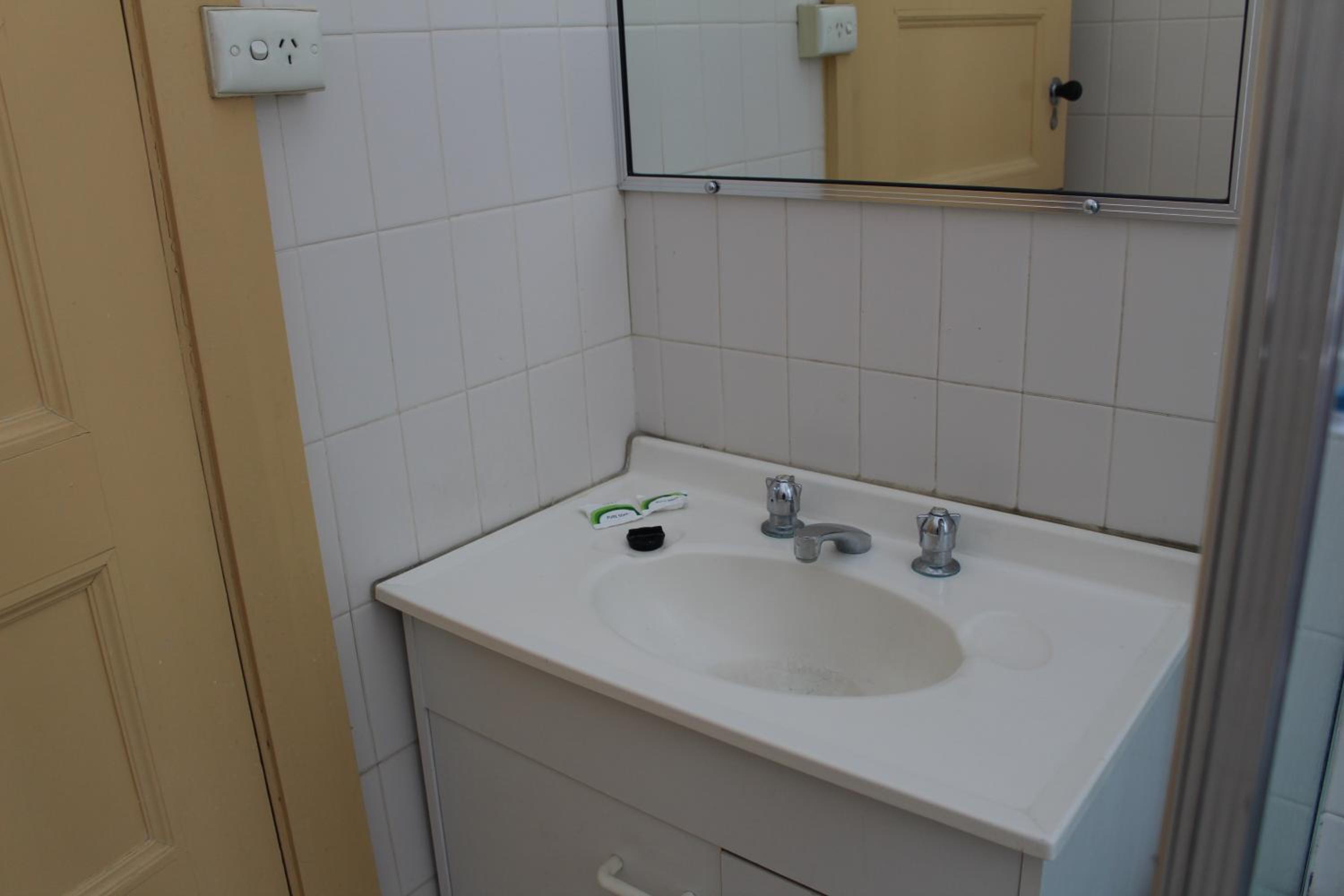 Double Room With Private Bathroom - Photo 3