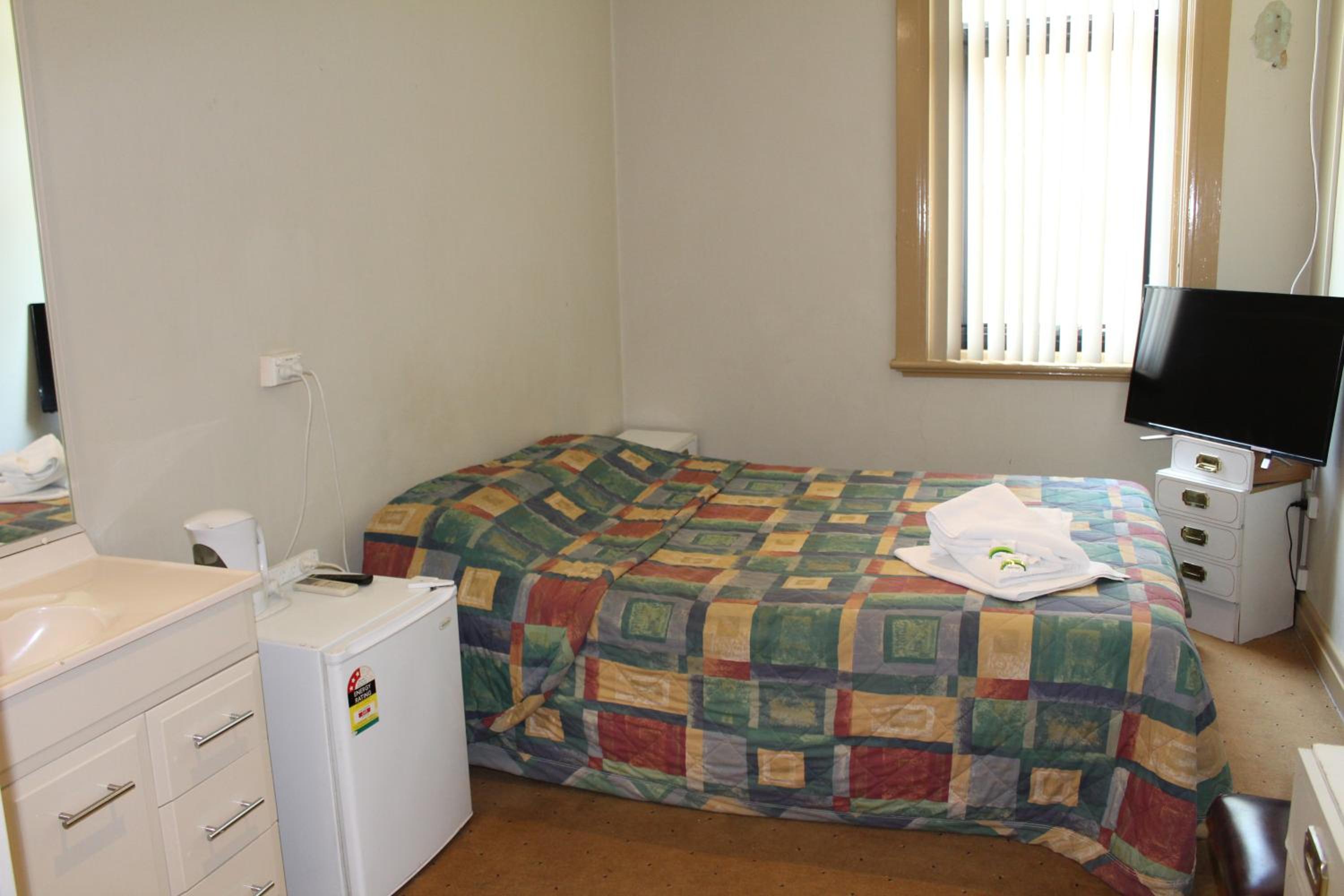 Queen Room with shower