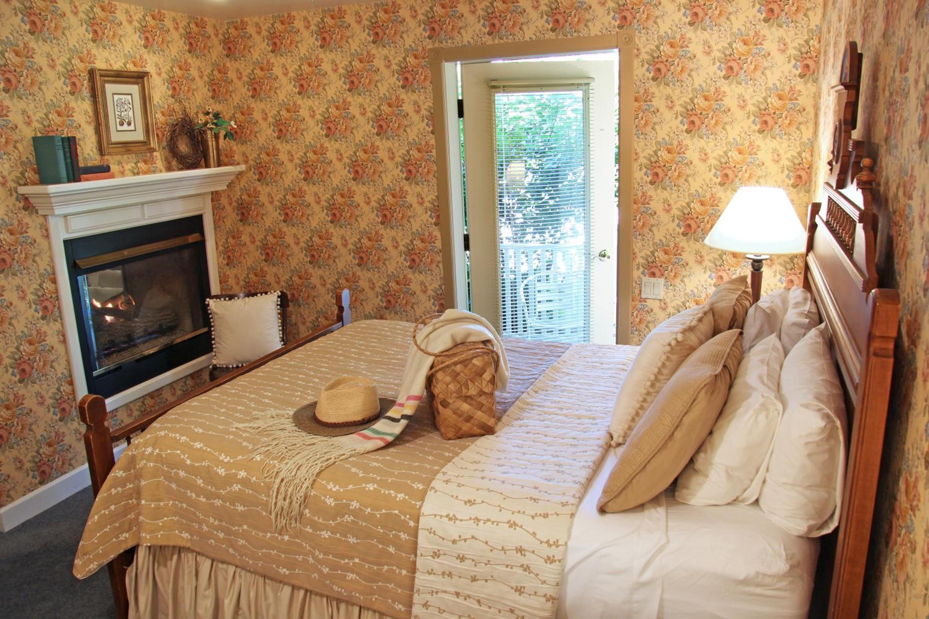 One Bedroom Suite with Spa Bath photo 1