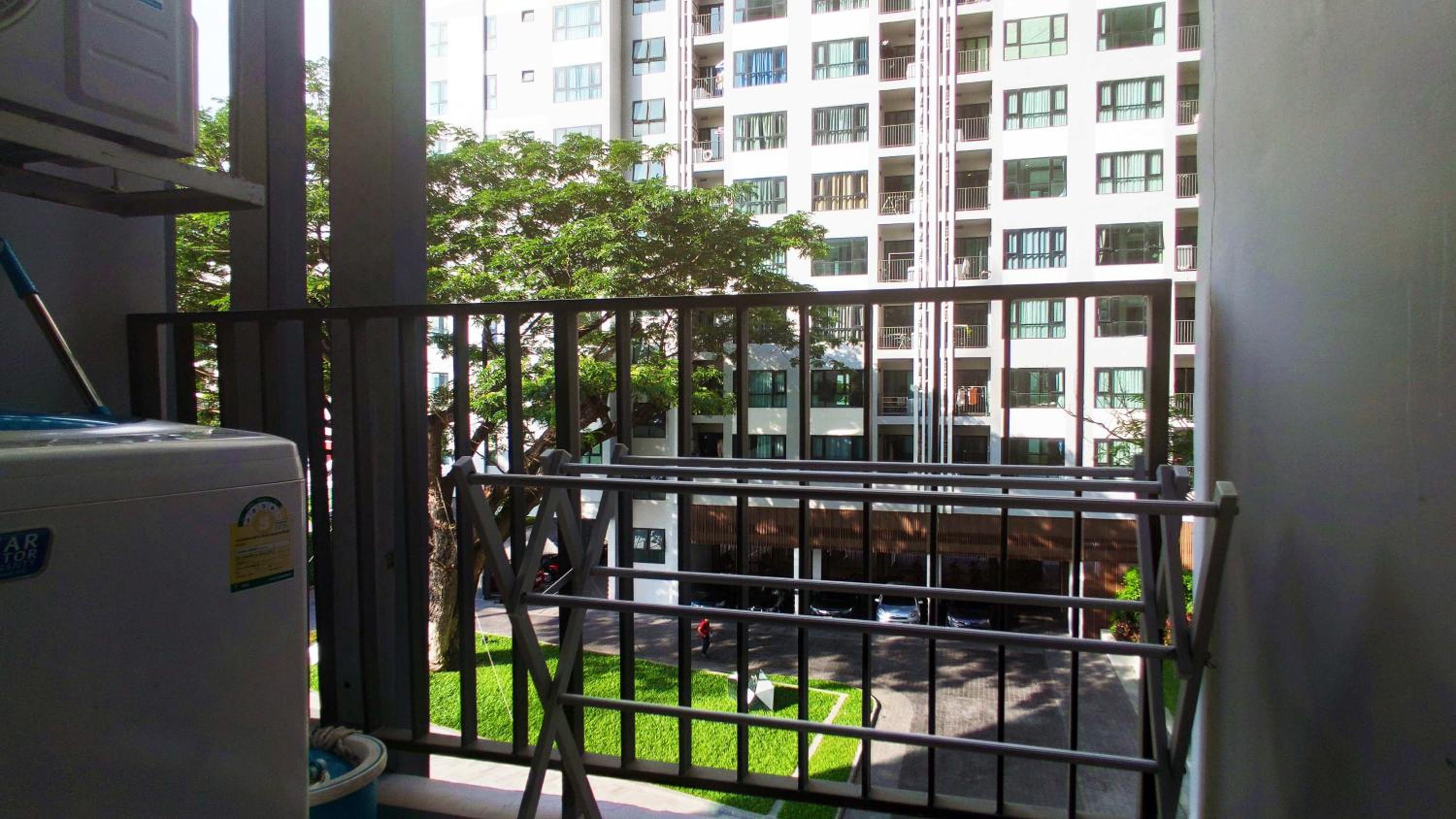 One-Bedroom Apartment - Photo 2