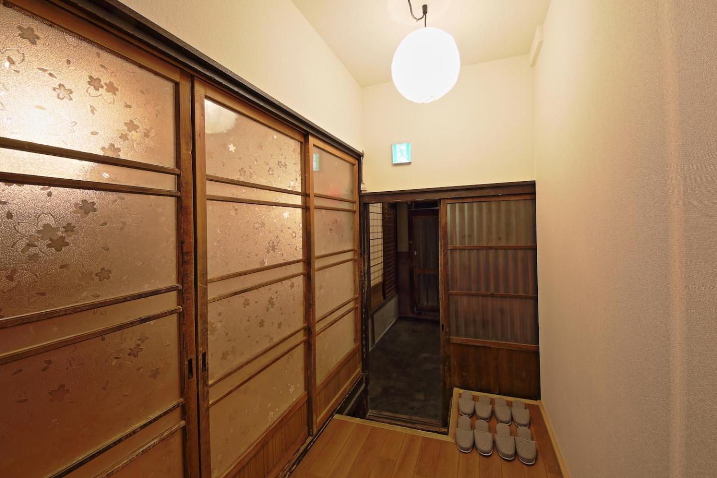 Family Room with Garden View - Photo 2