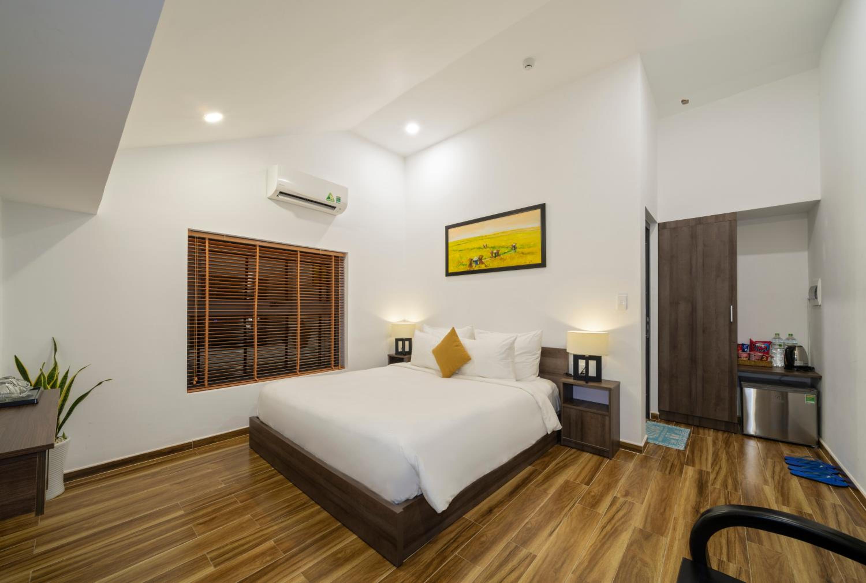 Queen Room with Pool View photo 1