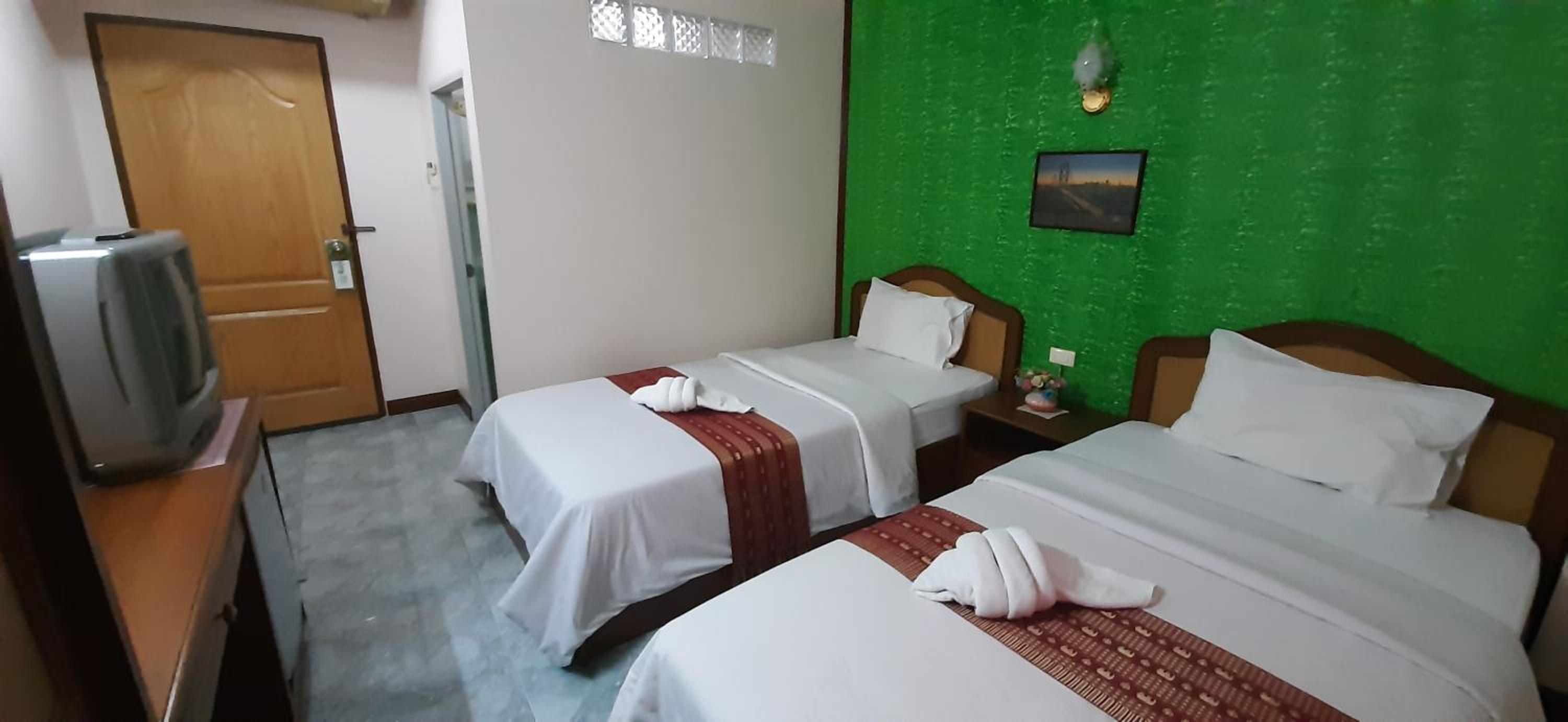 Deluxe Twin Room - Photo 1