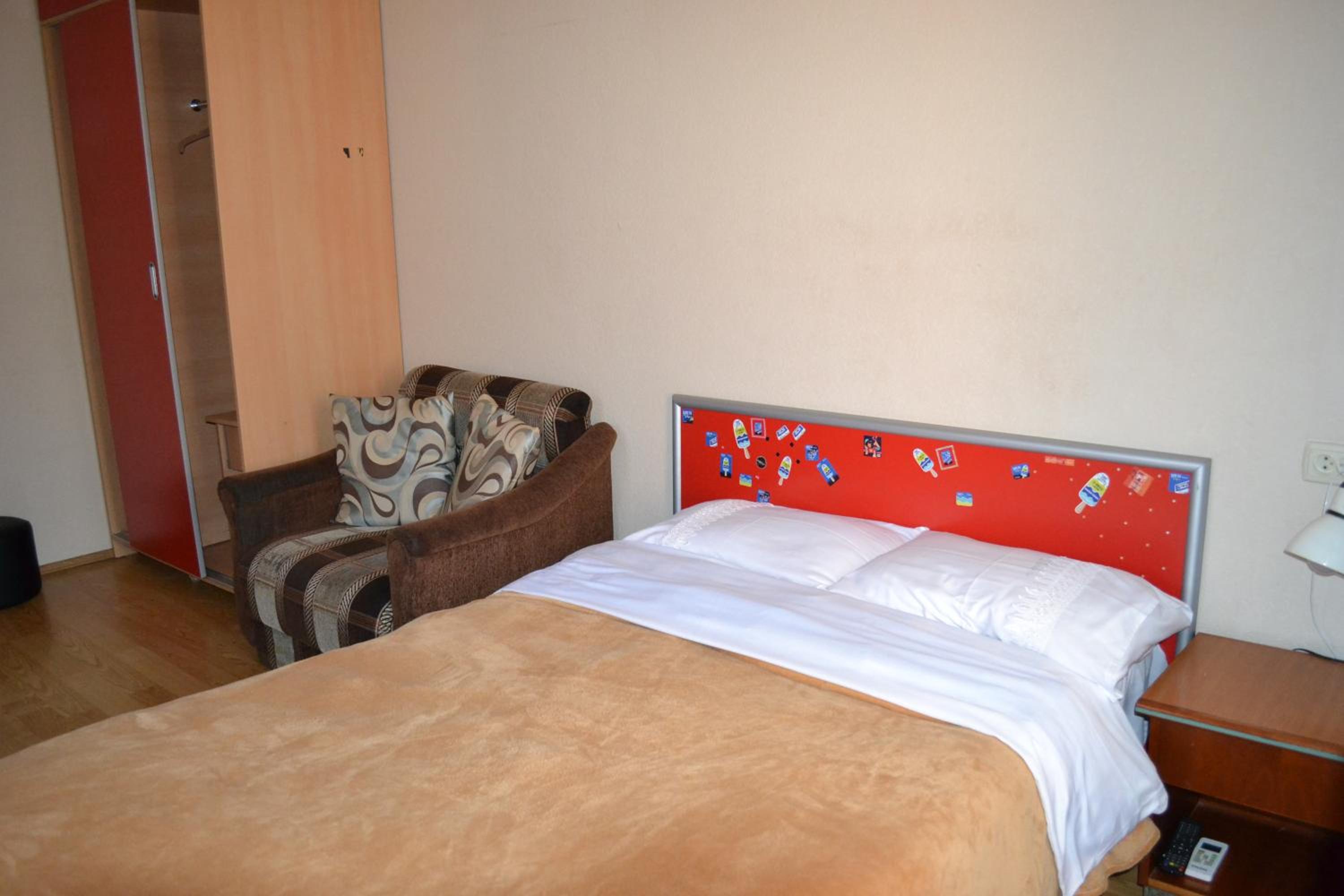Twin Room with Extra Bed - Photo 15