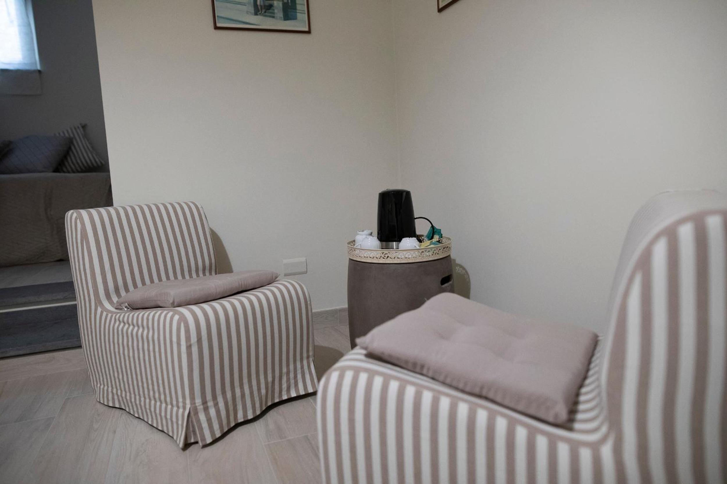 Double Room with Private Bathroom - Photo 14