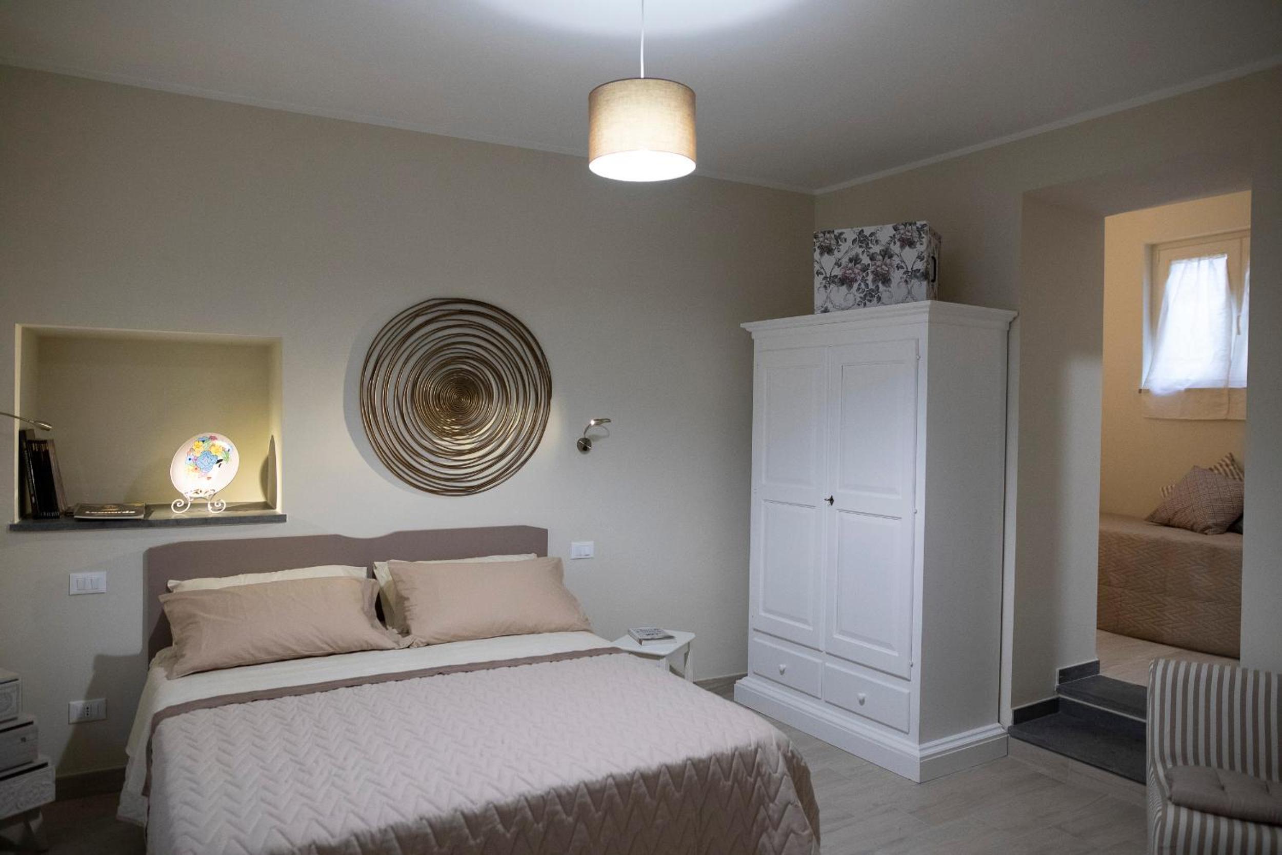 Double Room with Private Bathroom - Photo 19