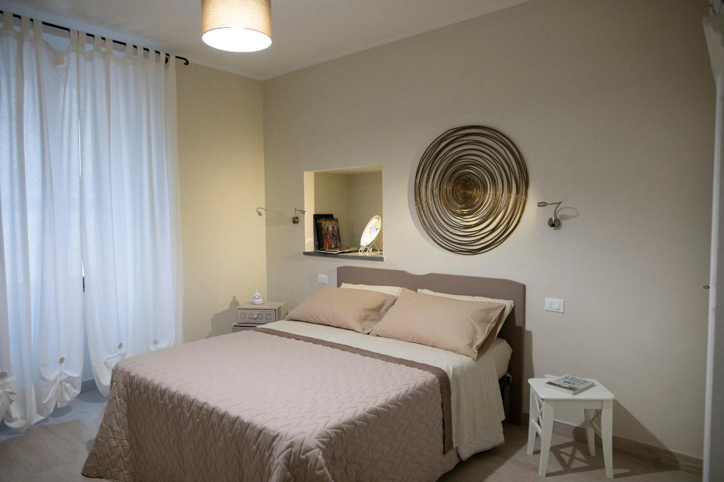Double Room with Private Bathroom - Photo 22