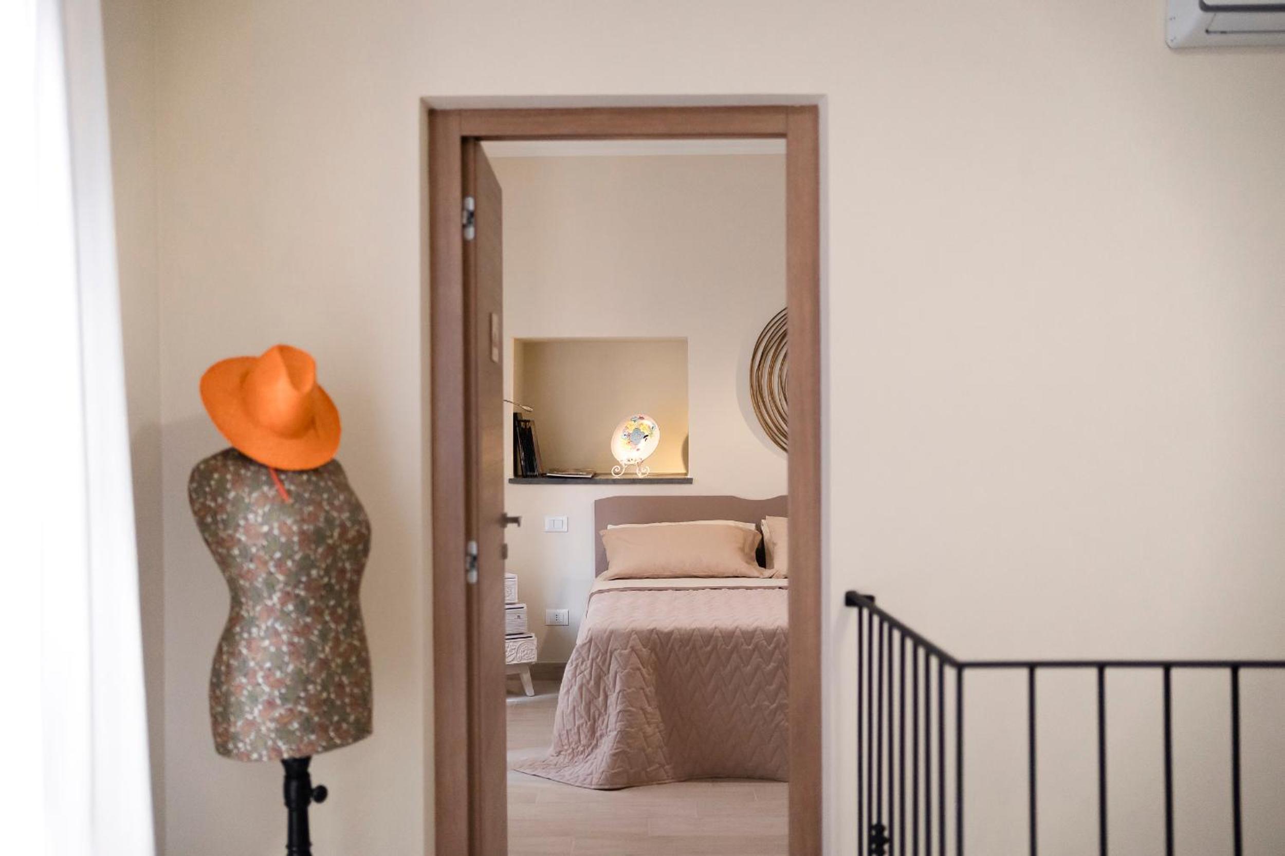 Double Room with Private Bathroom - Photo 37