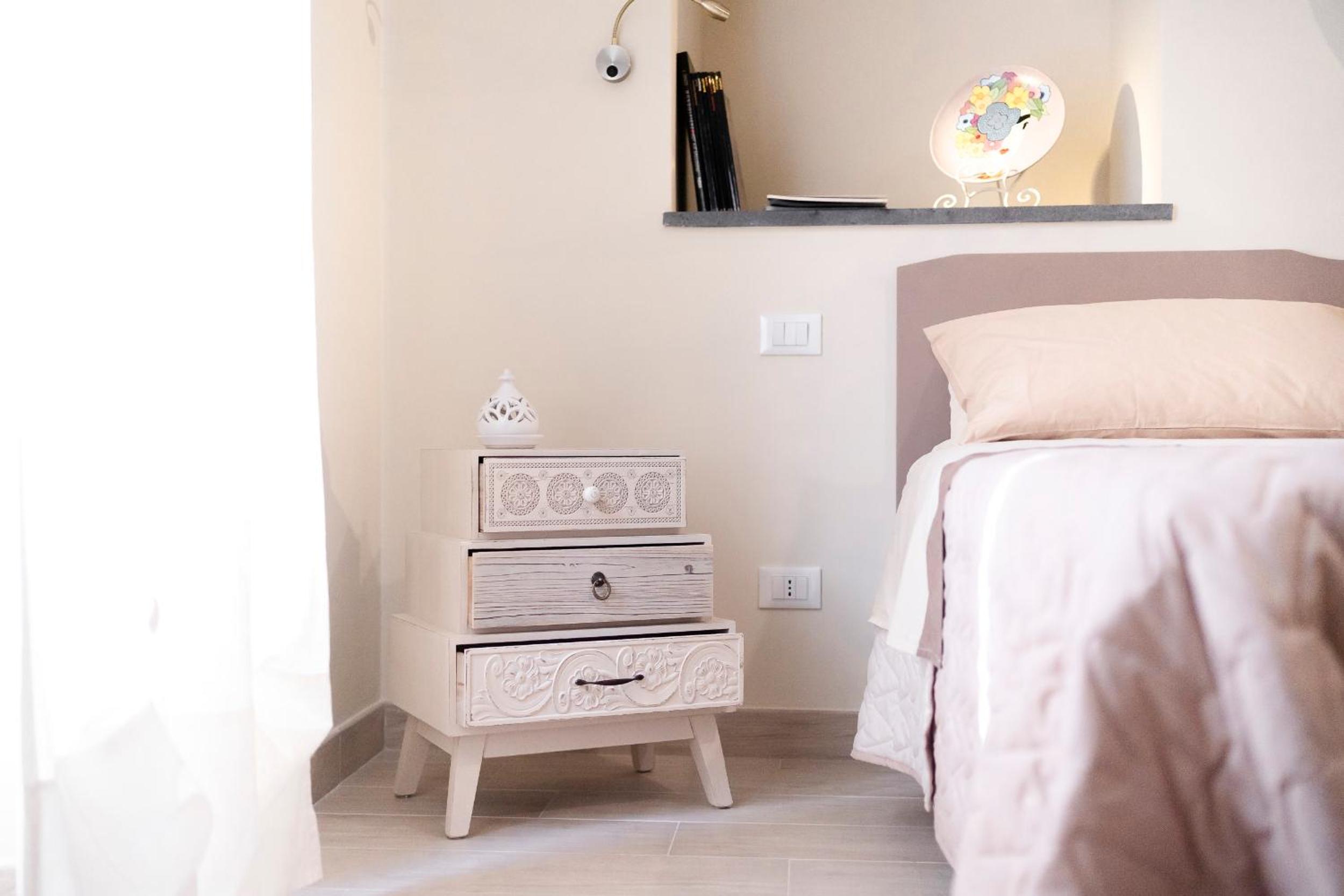 Double Room with Private Bathroom - Photo 10