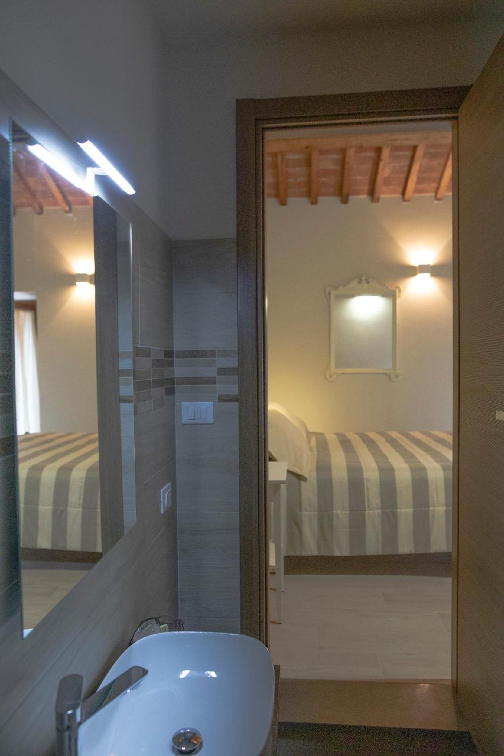 Double Room with Terrace - Photo 11