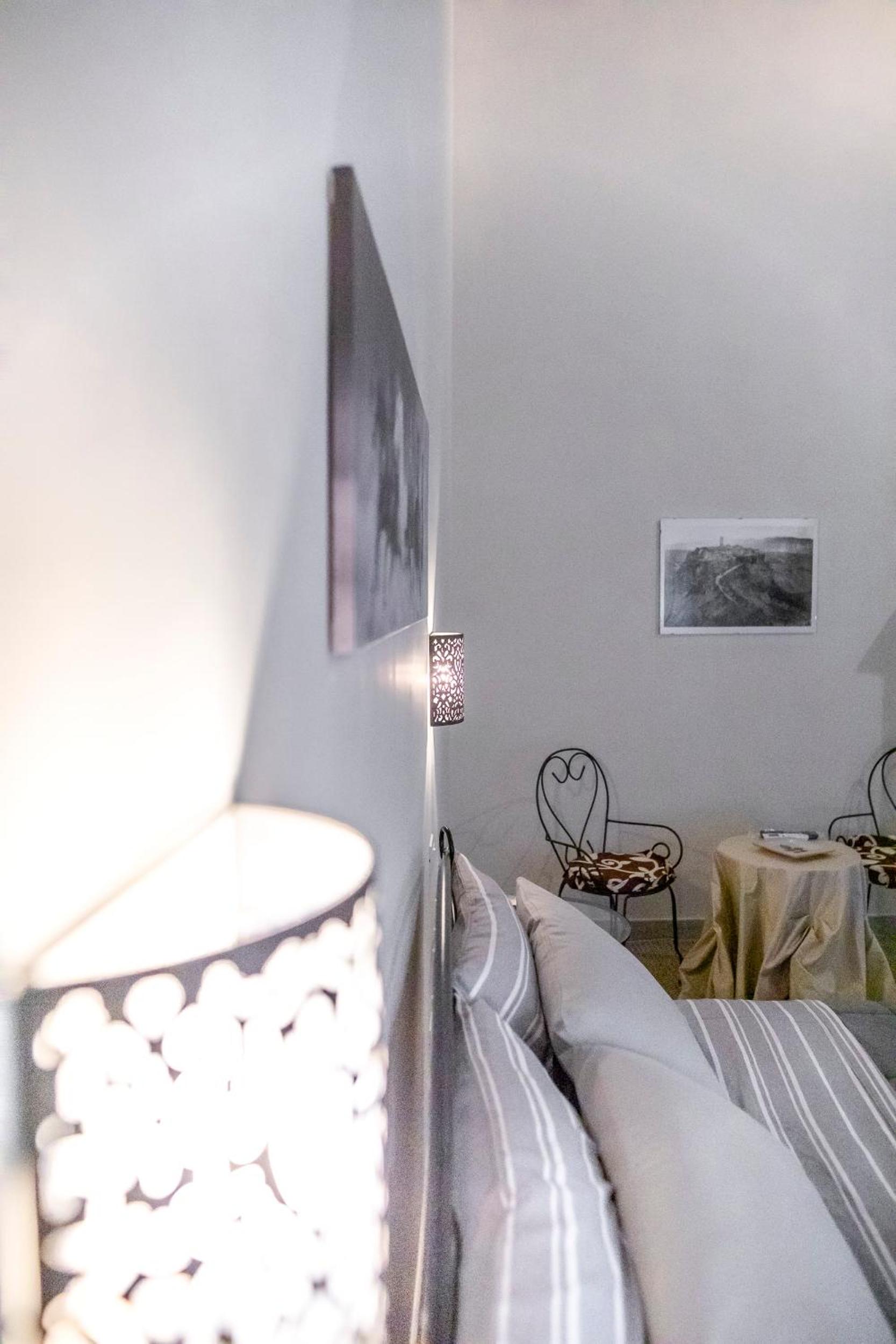 Deluxe Double Room - Photo 9