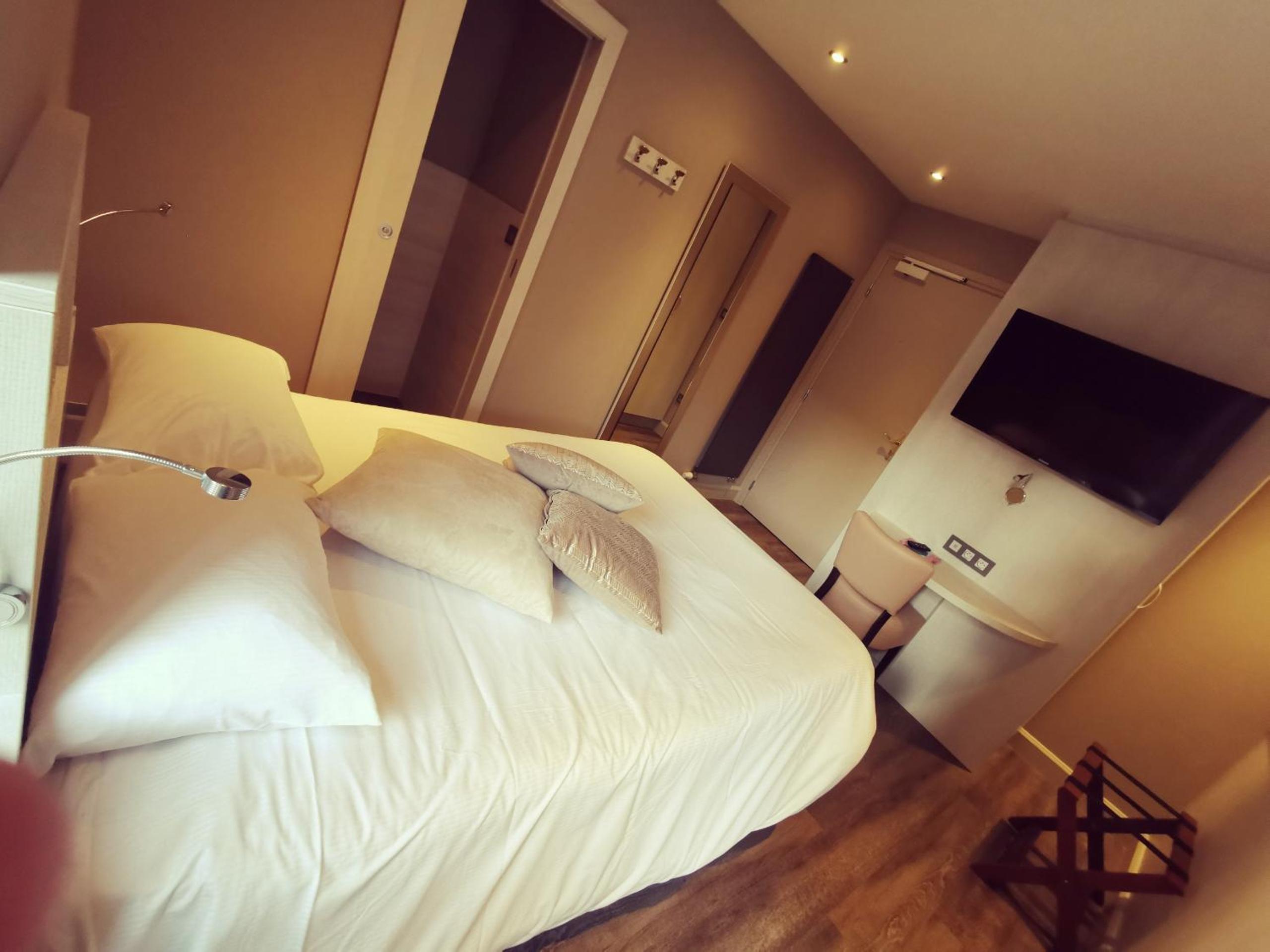Comfort Double Room only accessible by stairs - Photo 14