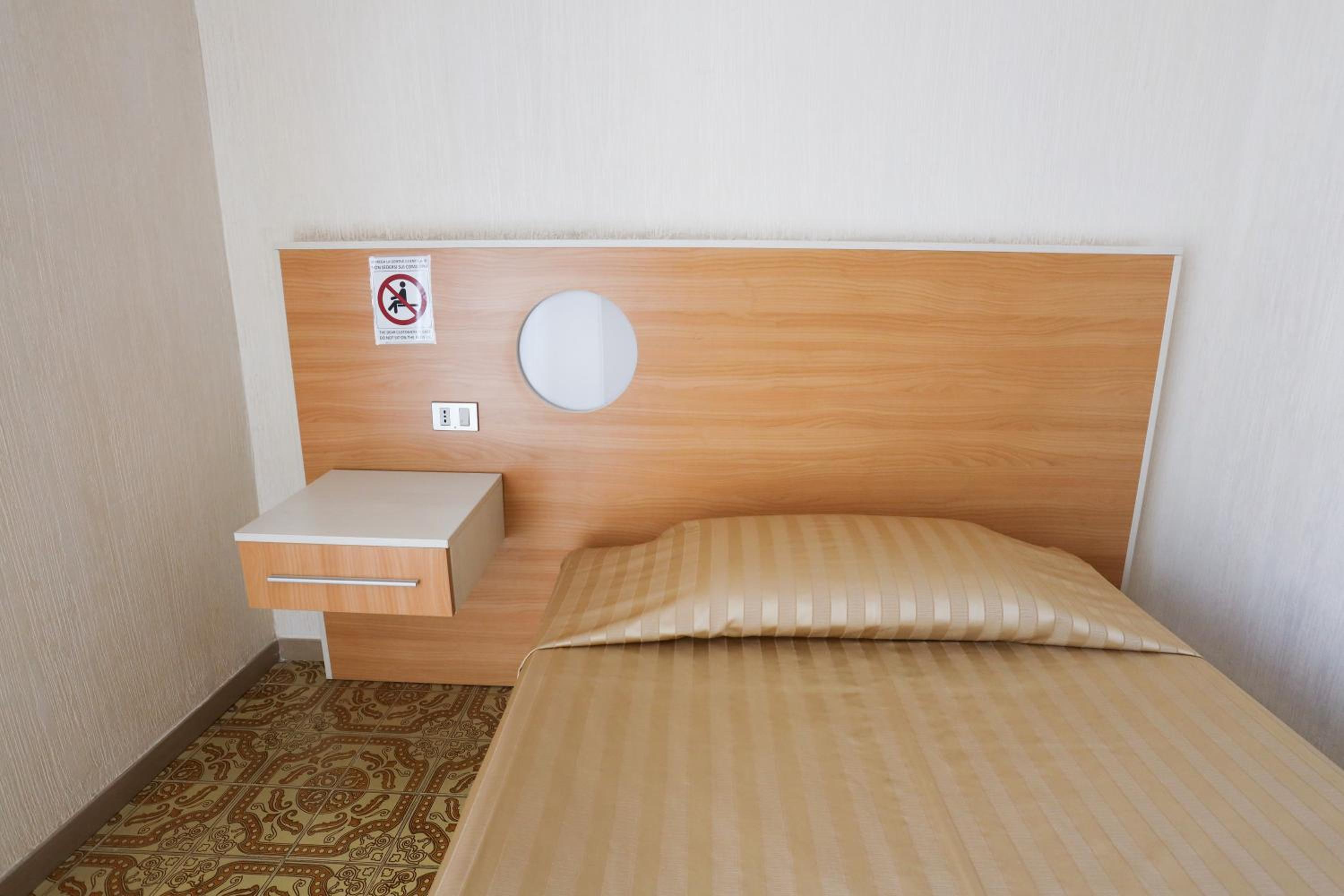 Single Room photo 2