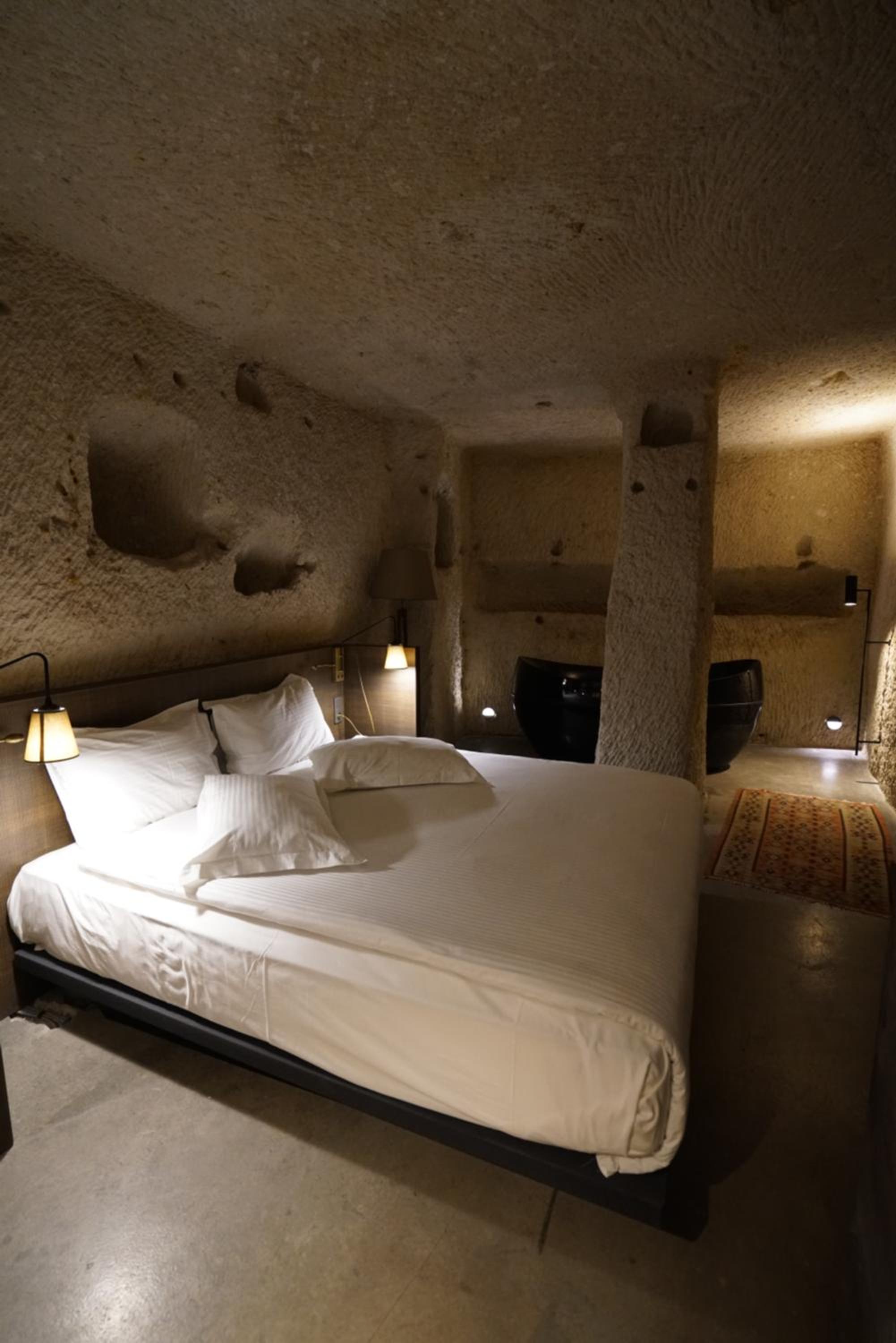 Cave Suite - Photo 9