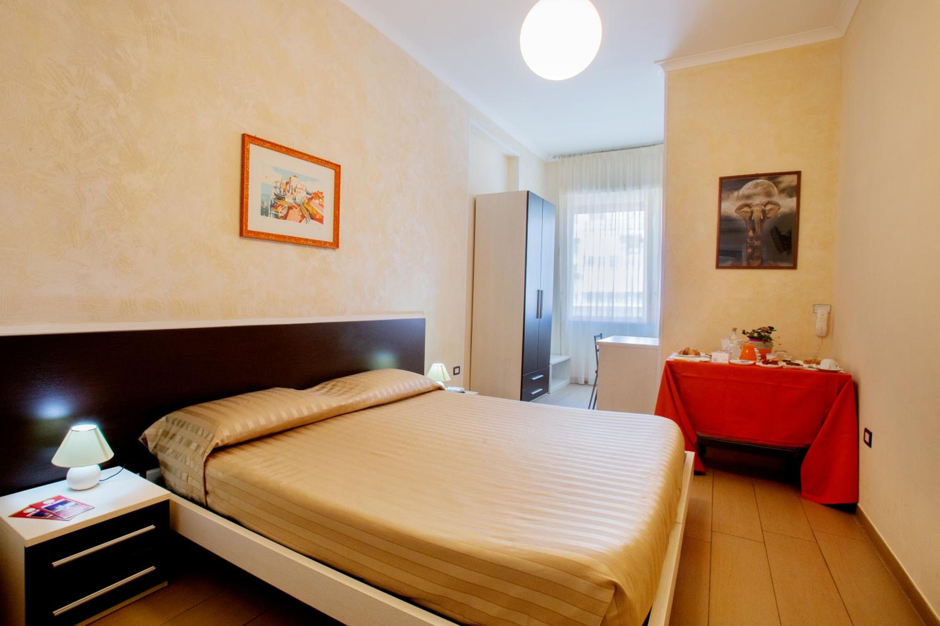 Large Double or Twin Room photo 2