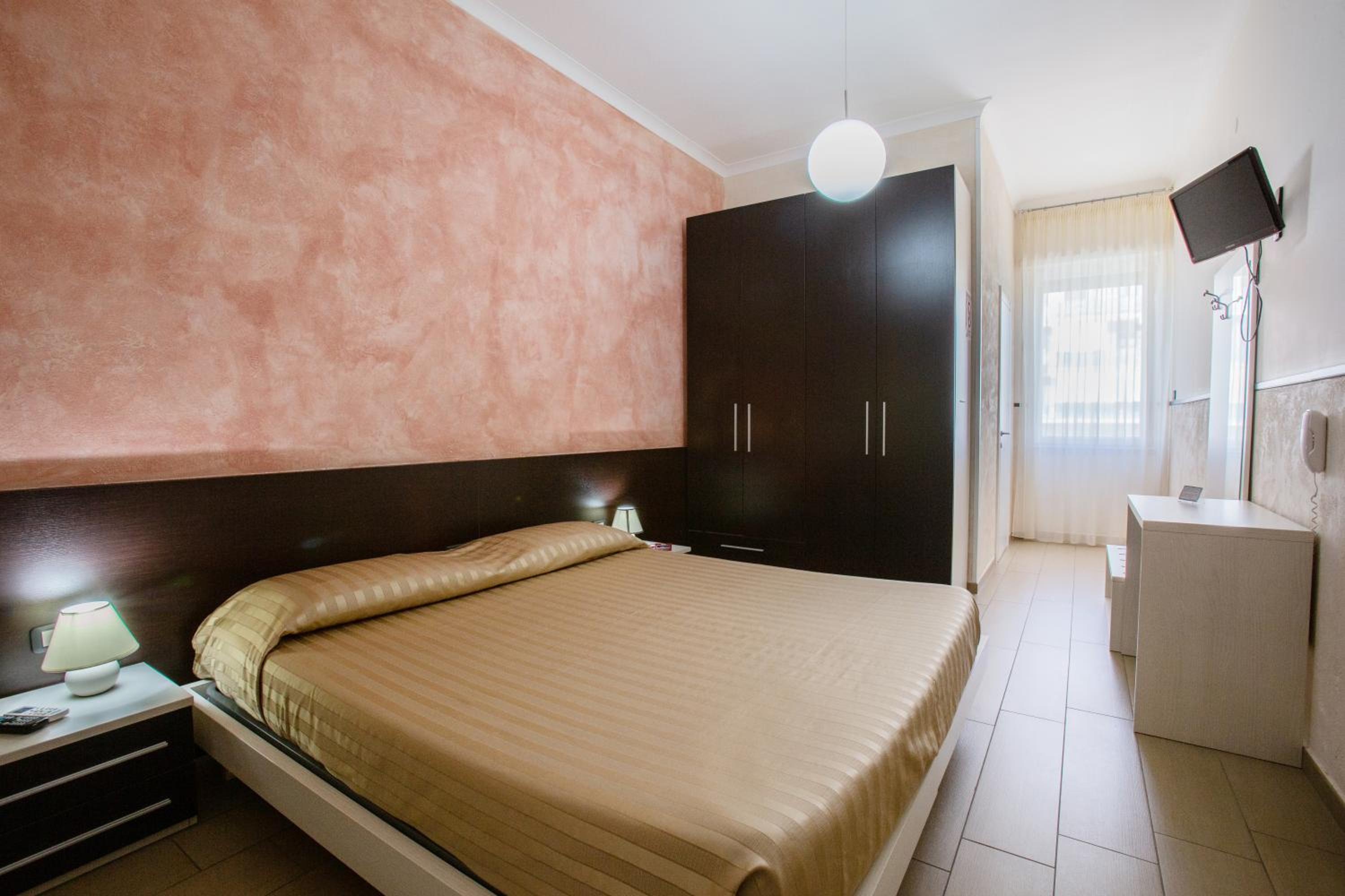 Large Double or Twin Room photo 3