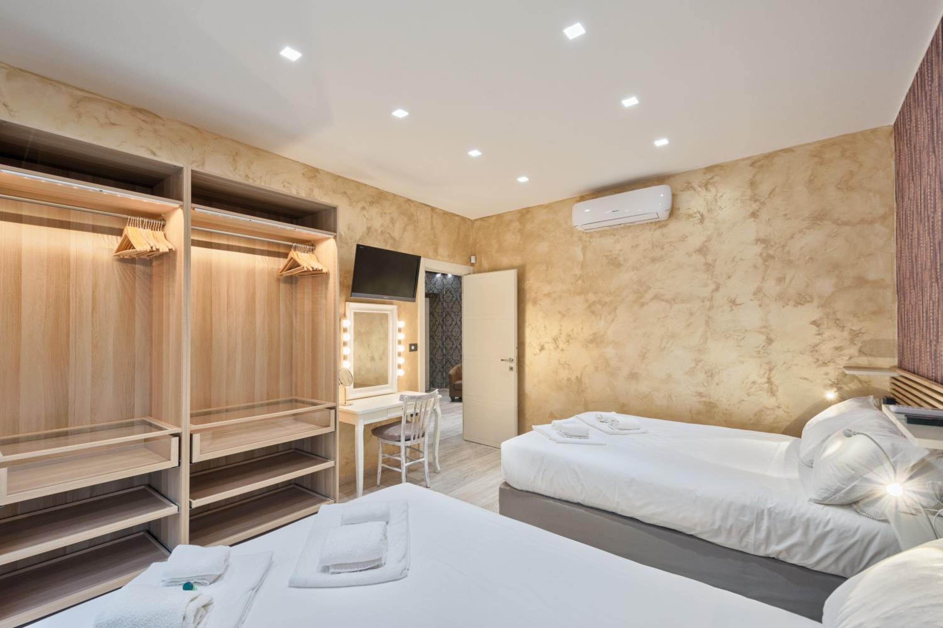One-Bedroom Apartment - Photo 25