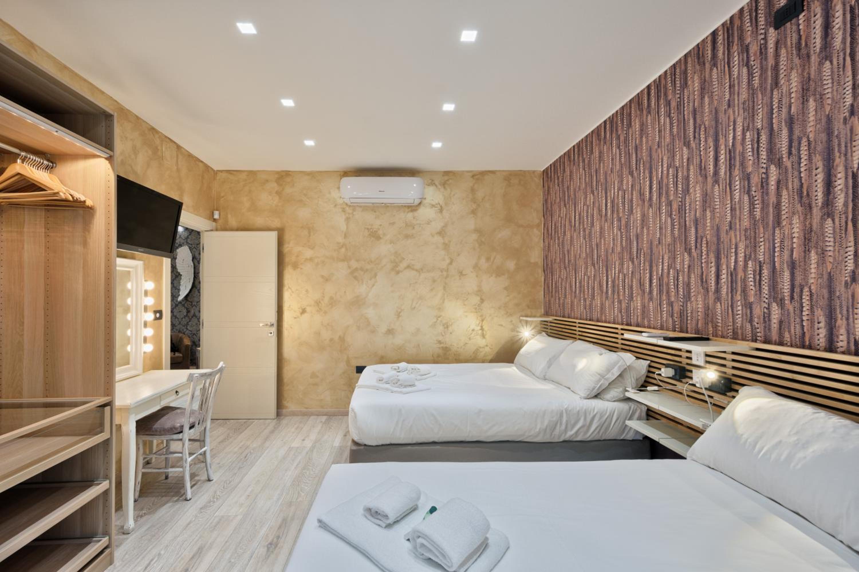 One-Bedroom Apartment - Photo 17