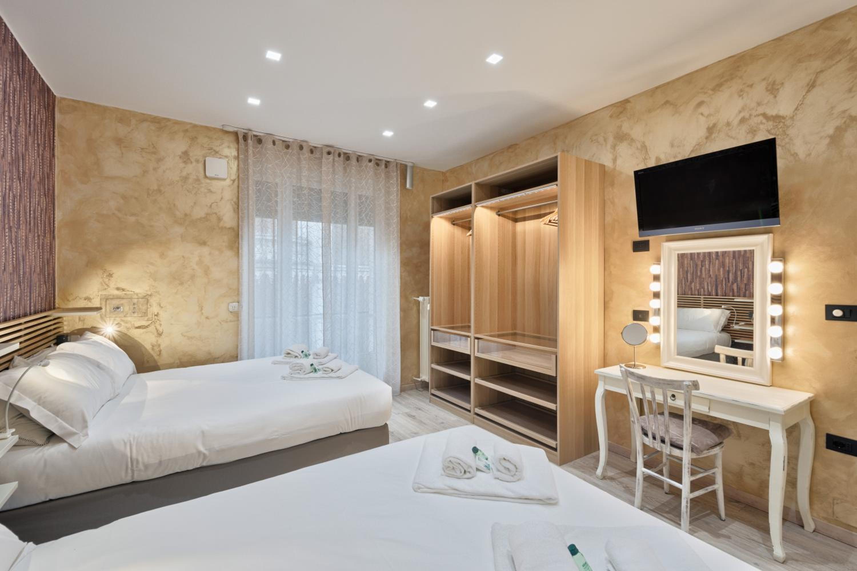 One-Bedroom Apartment - Photo 15