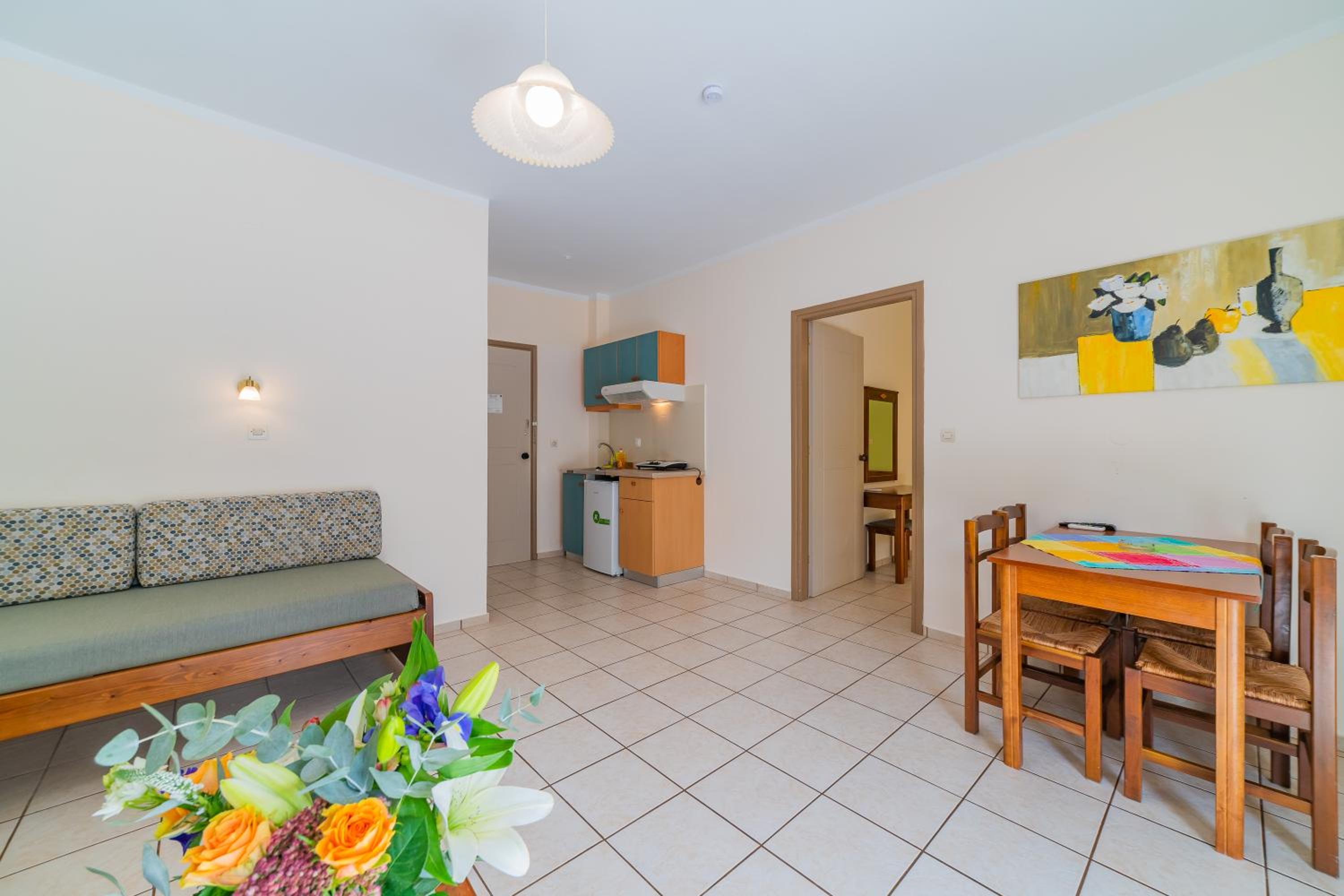 One-Bedroom Apartment photo 2
