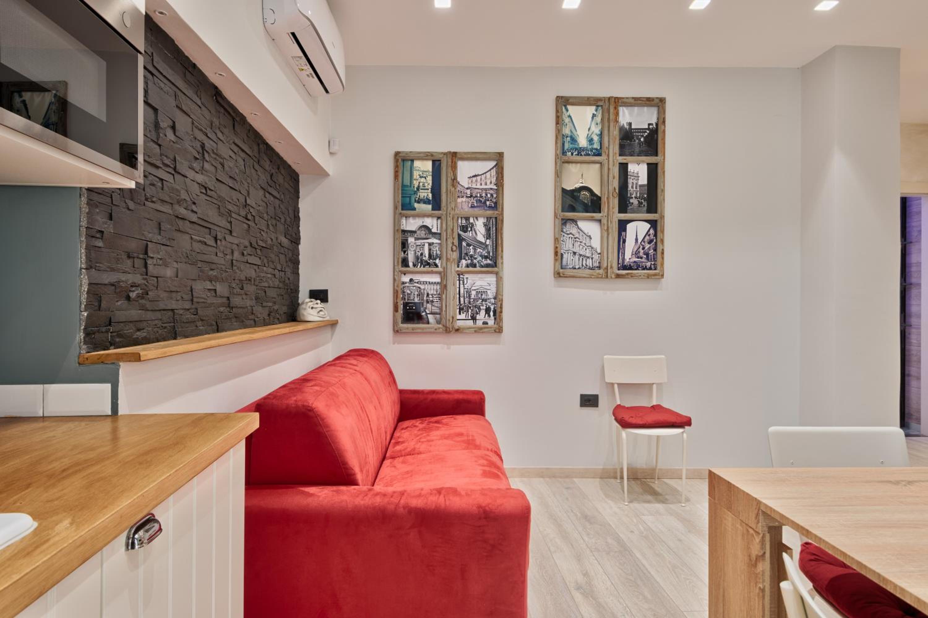 One-Bedroom Apartment - Photo 2
