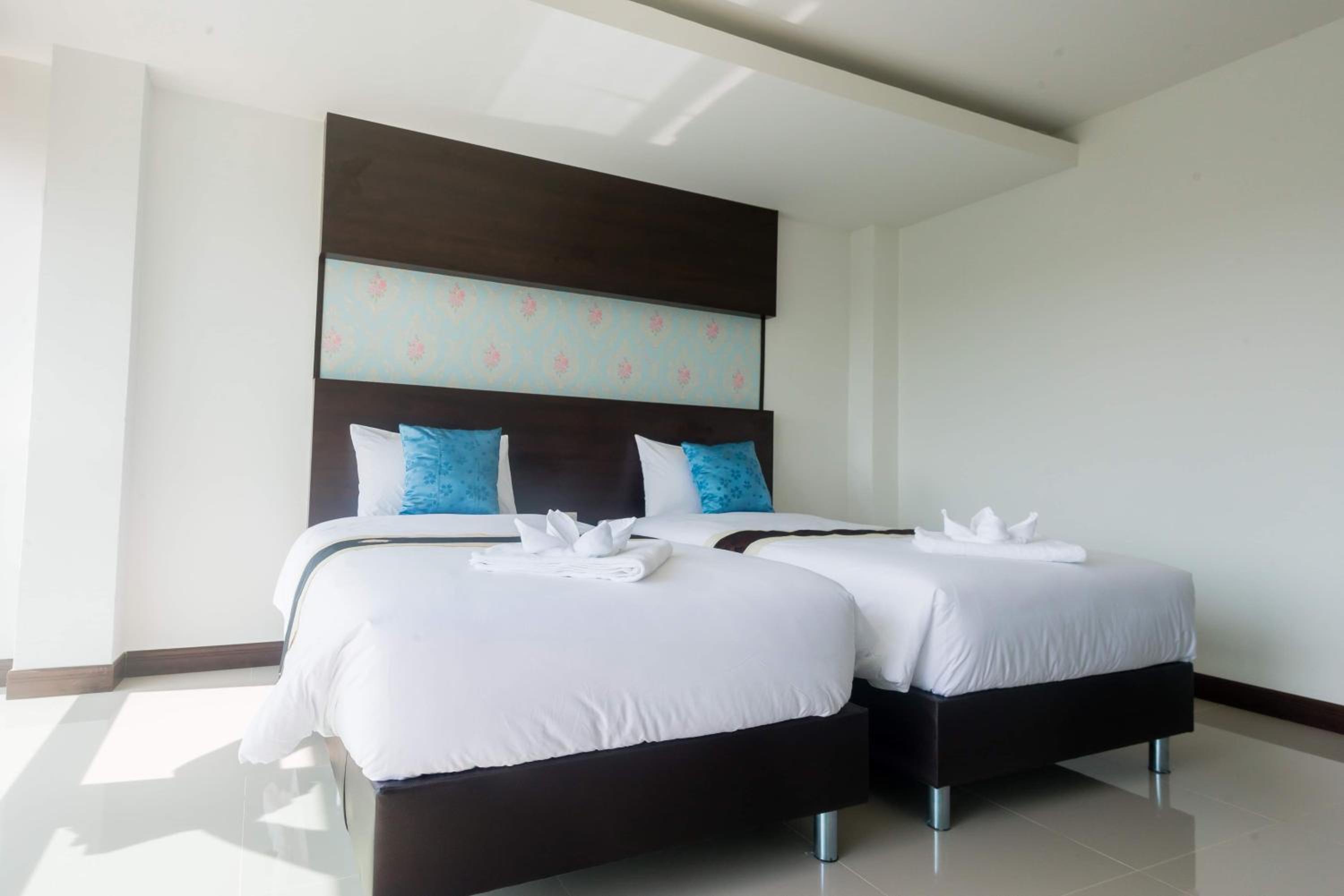 Twin Room with Balcony - Photo 9