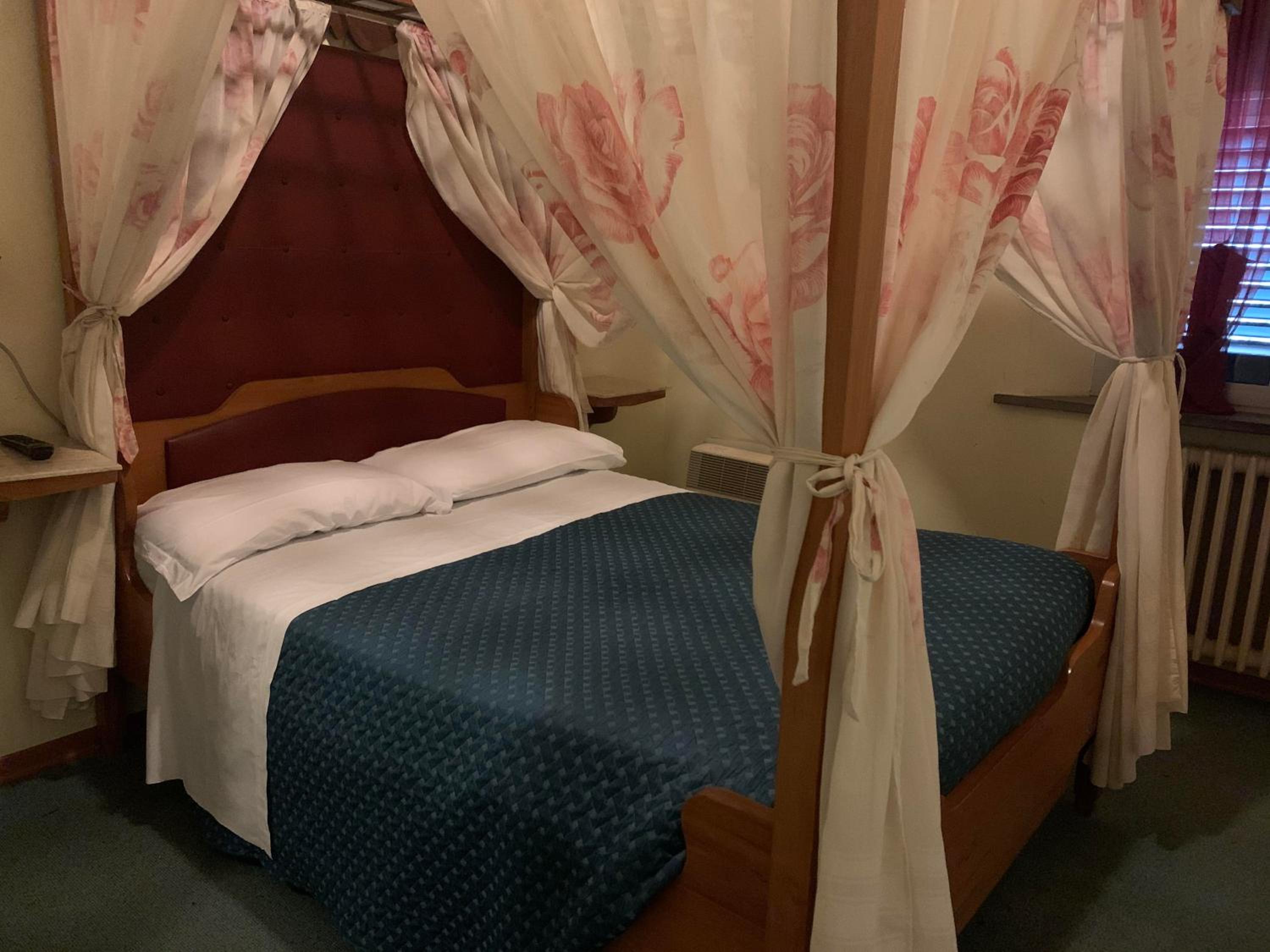 Double Room - Photo 2