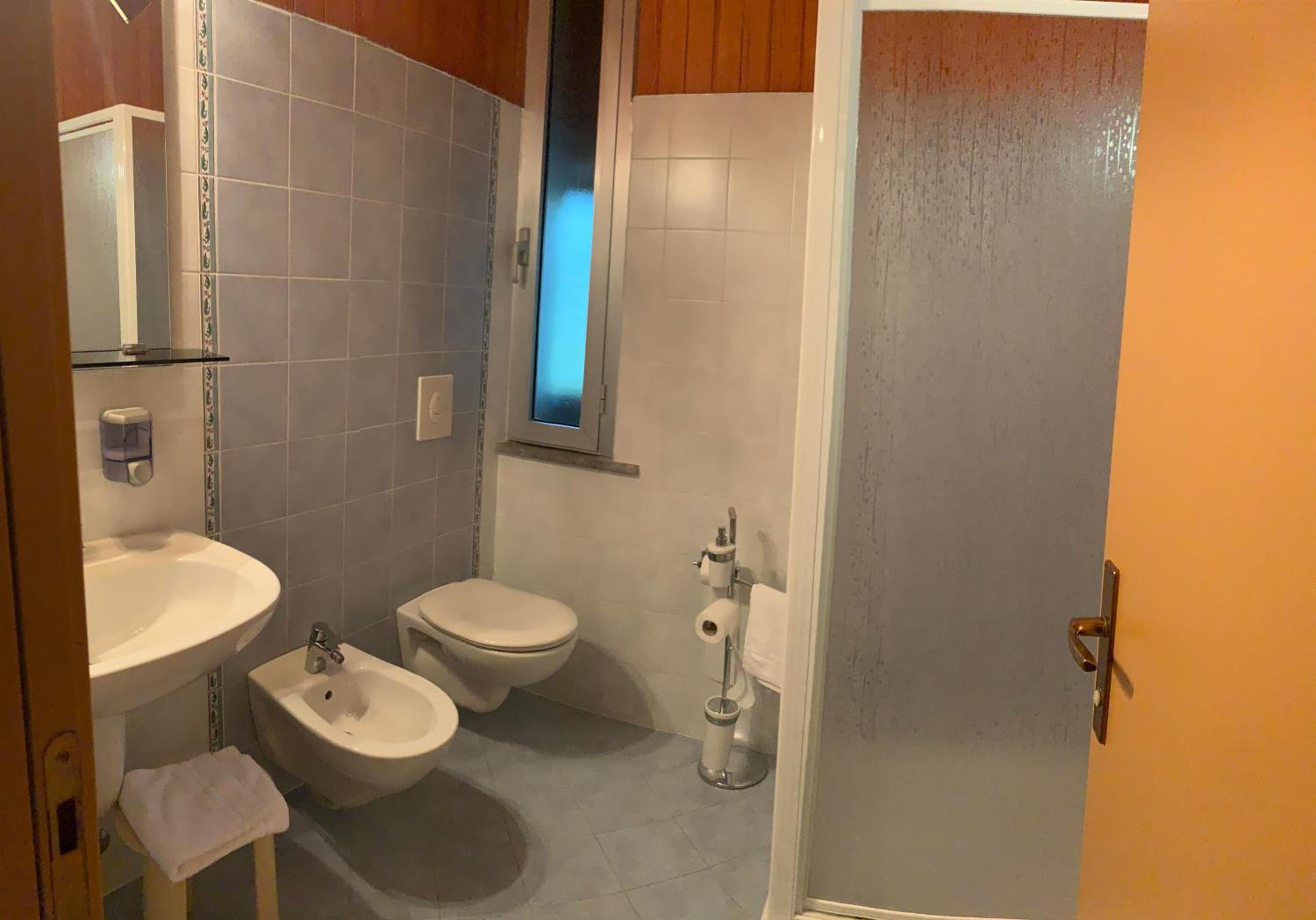 Double Room - Photo 3