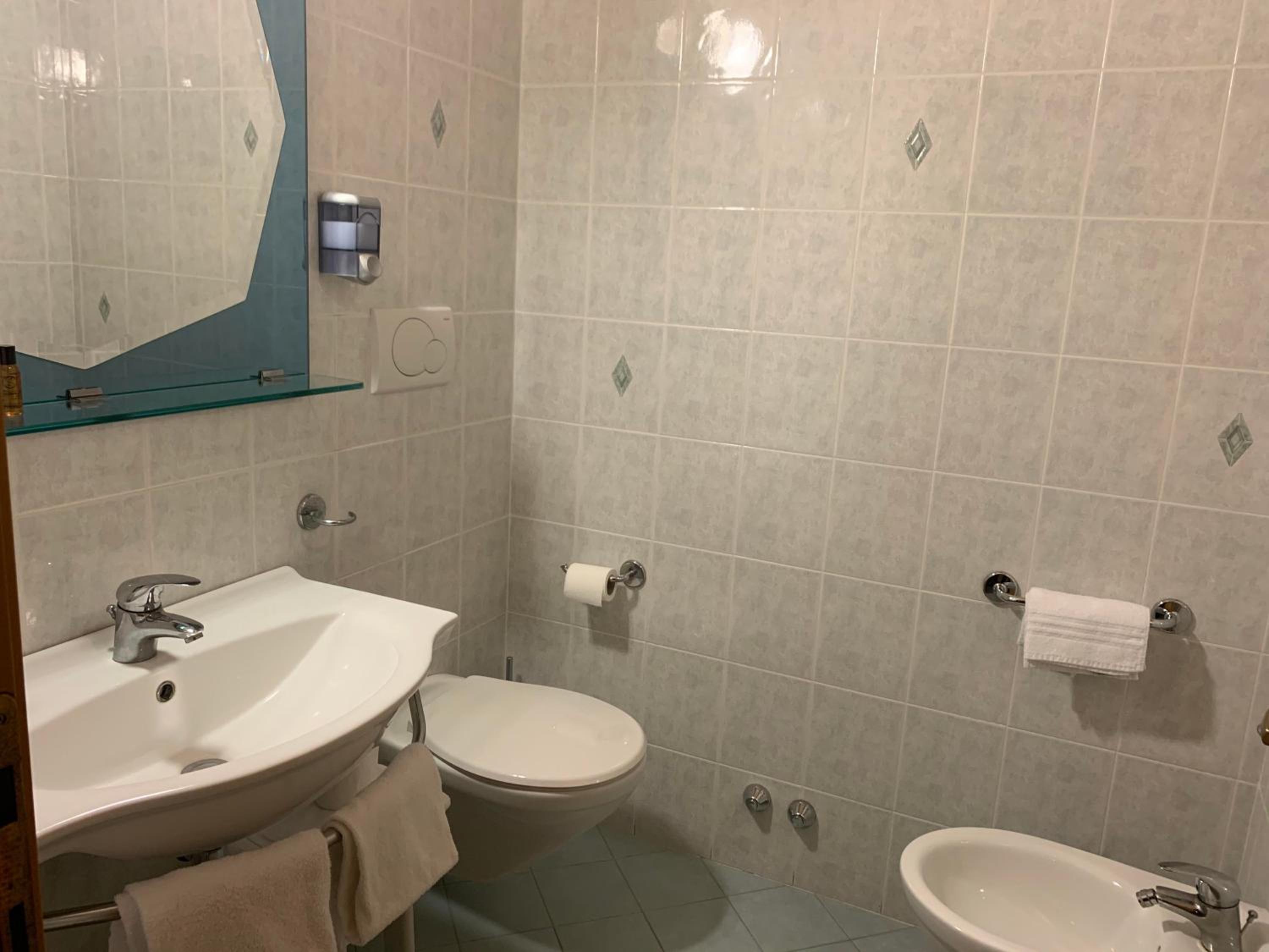 Double Room - Photo 10