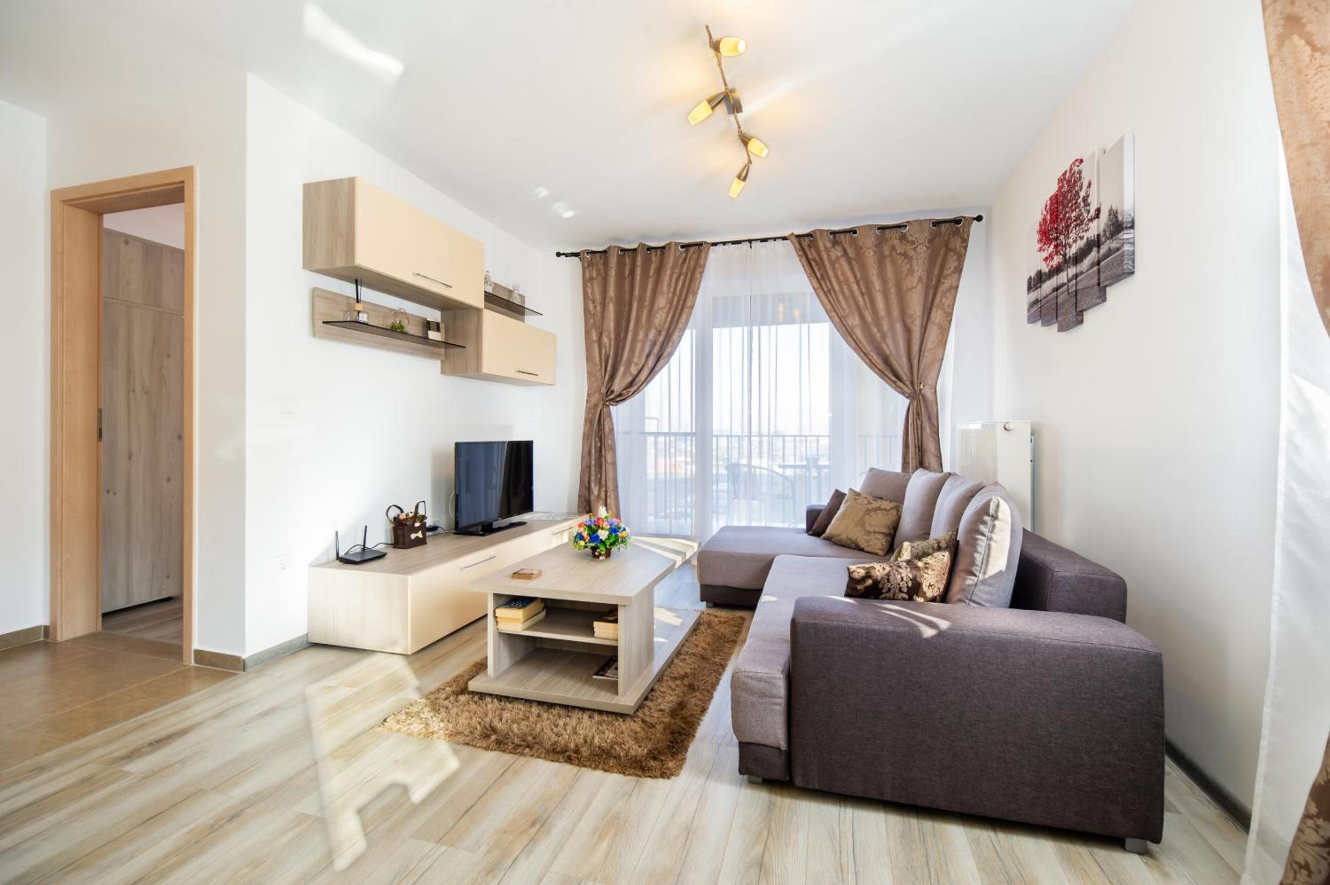 One-Bedroom Apartment - Photo 1