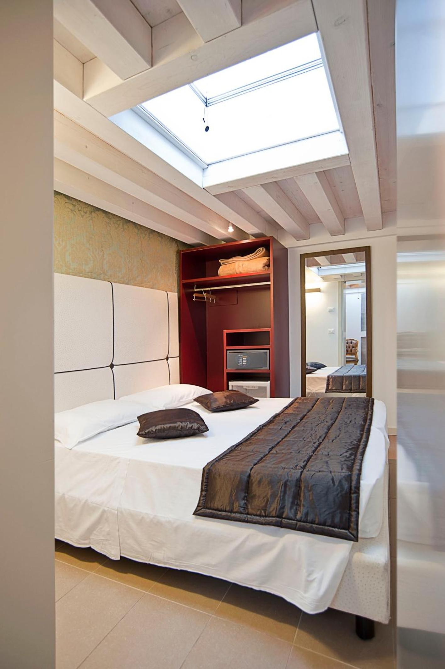 Small Double Room photo 1