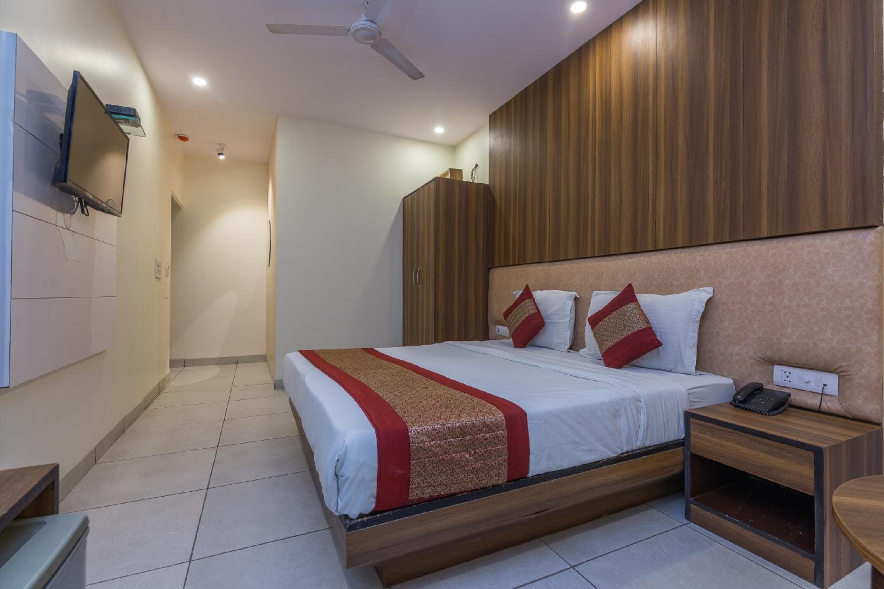 Executive Double Room - Photo 13