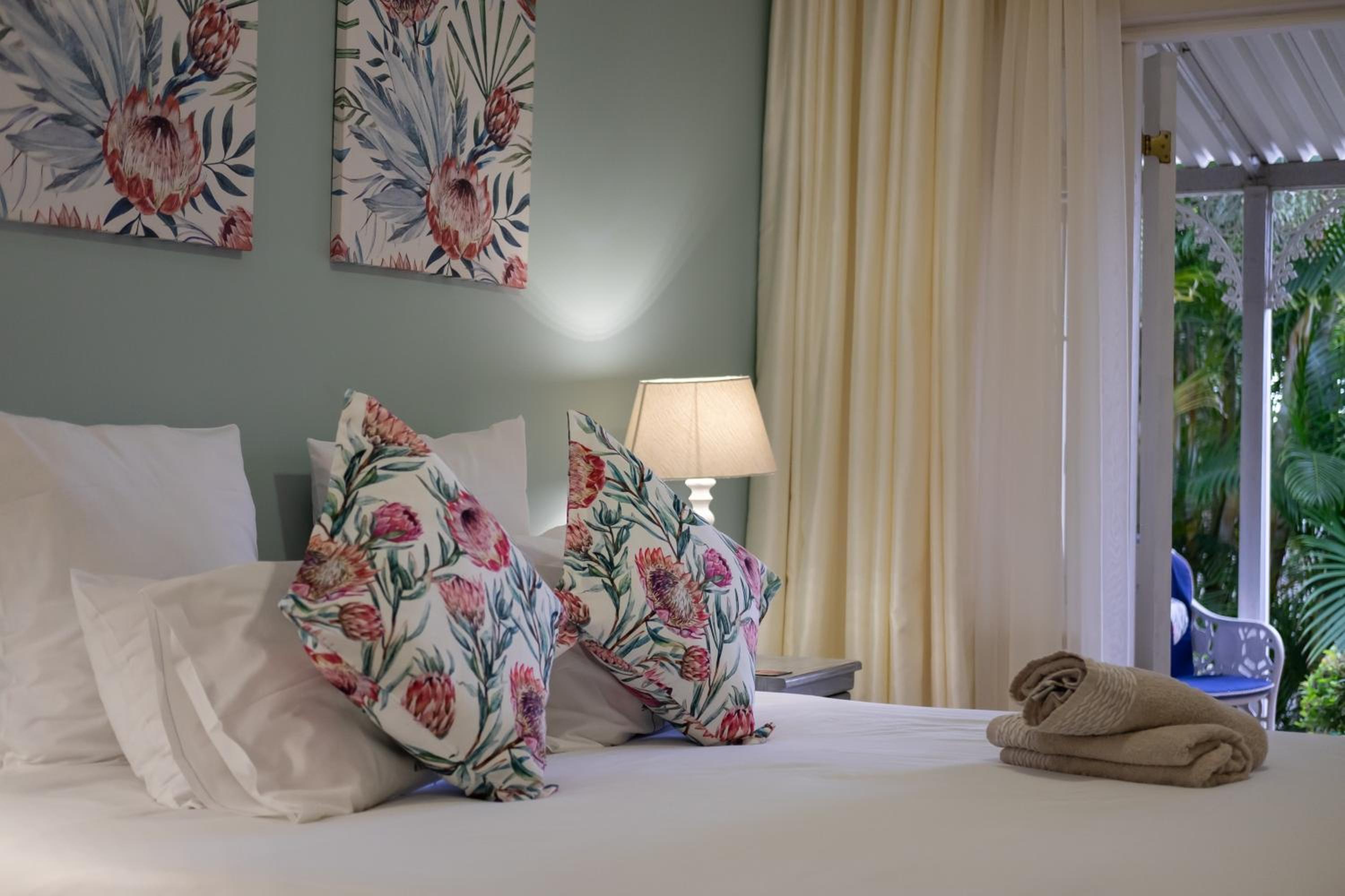 Deluxe King Room - Photo 1