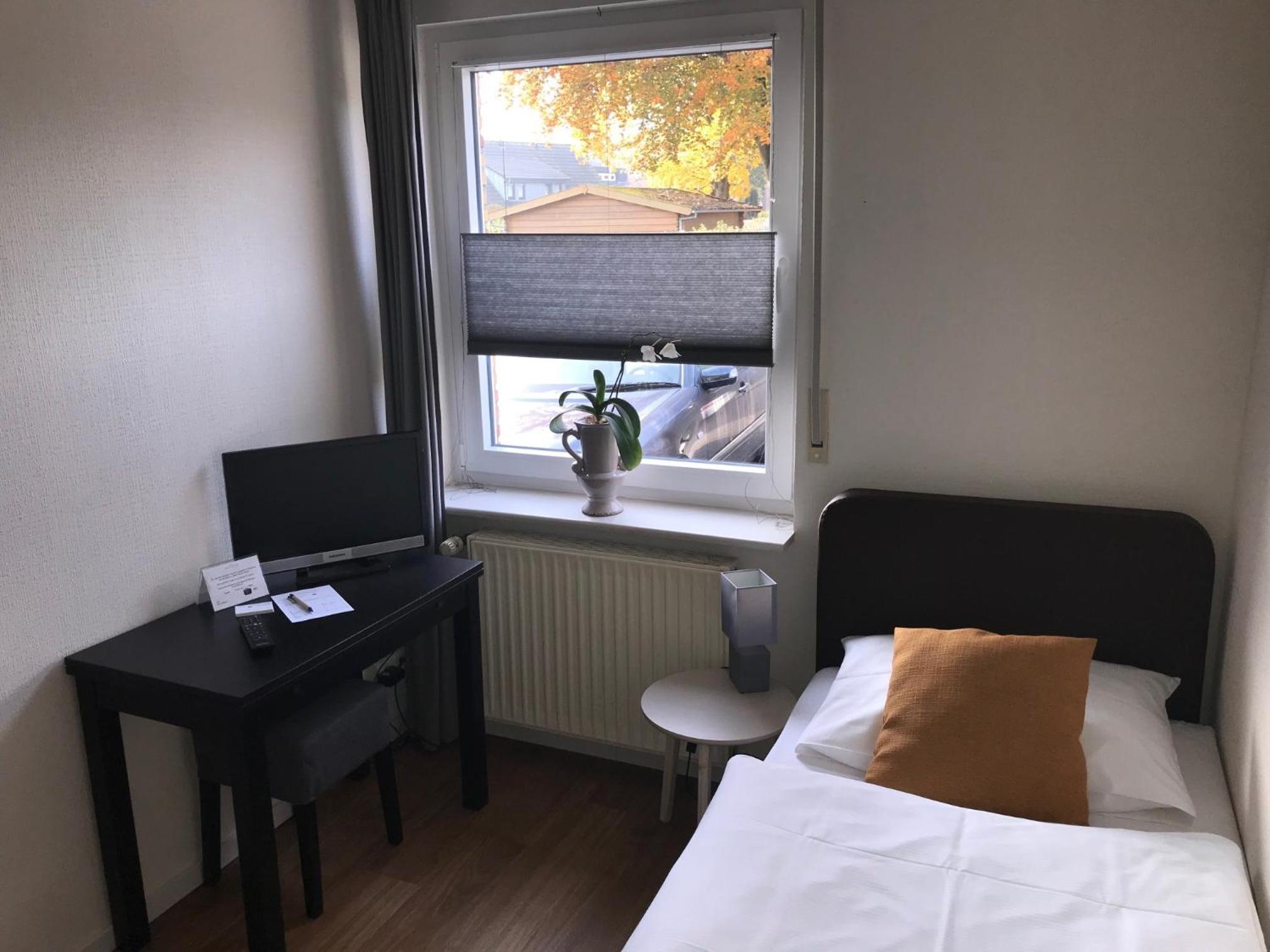 Single Room with Private External Bathroom photo 3
