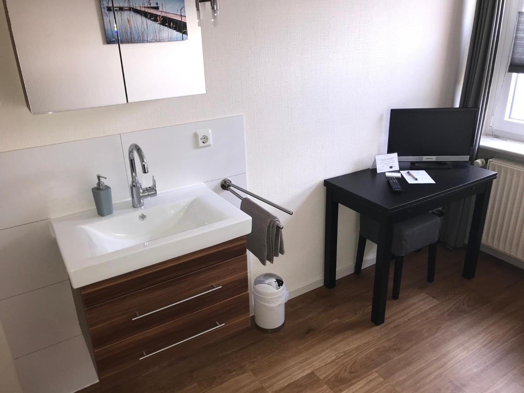 Single Room with Private External Bathroom photo 2