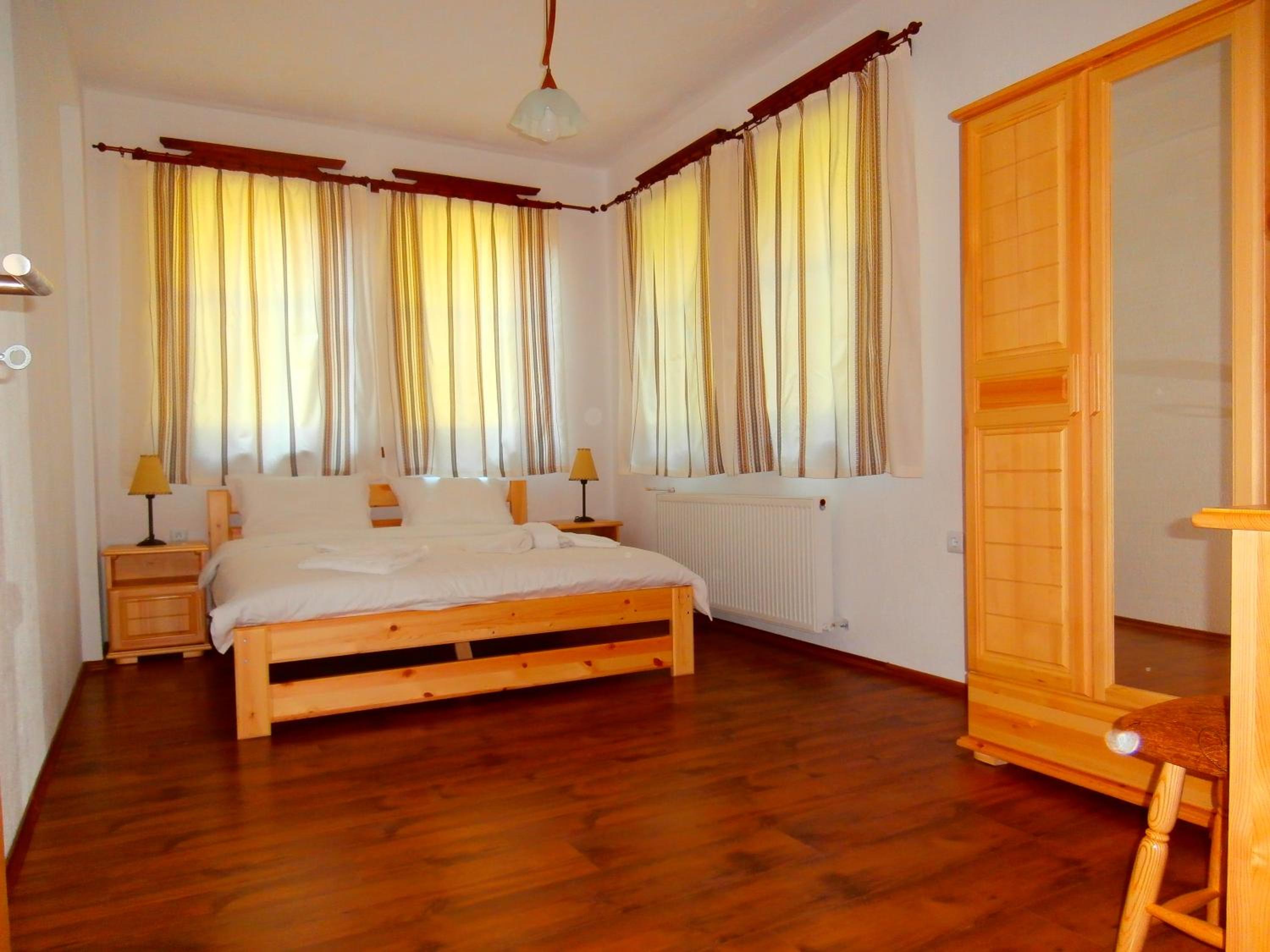 Two-Bedroom Apartment with Balcony photo 3