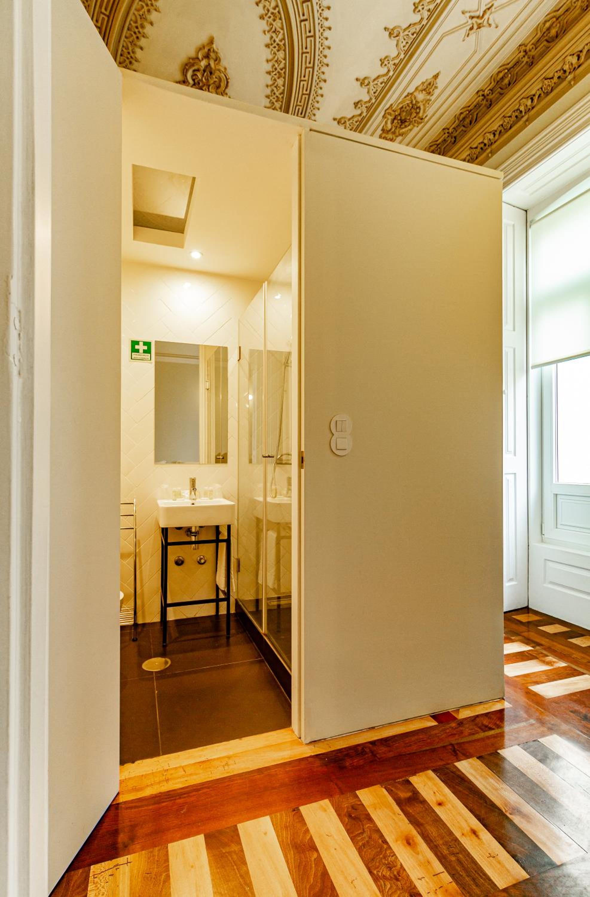 Deluxe Family Room - Photo 5