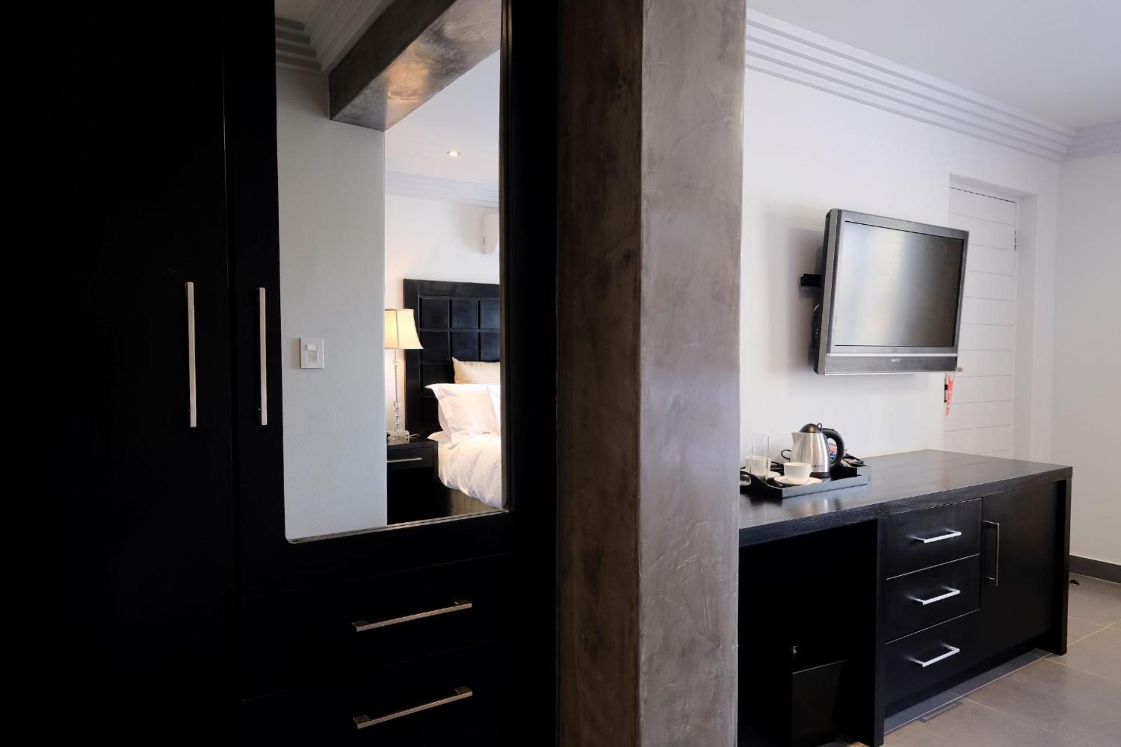 Luxury Hotel Room 6