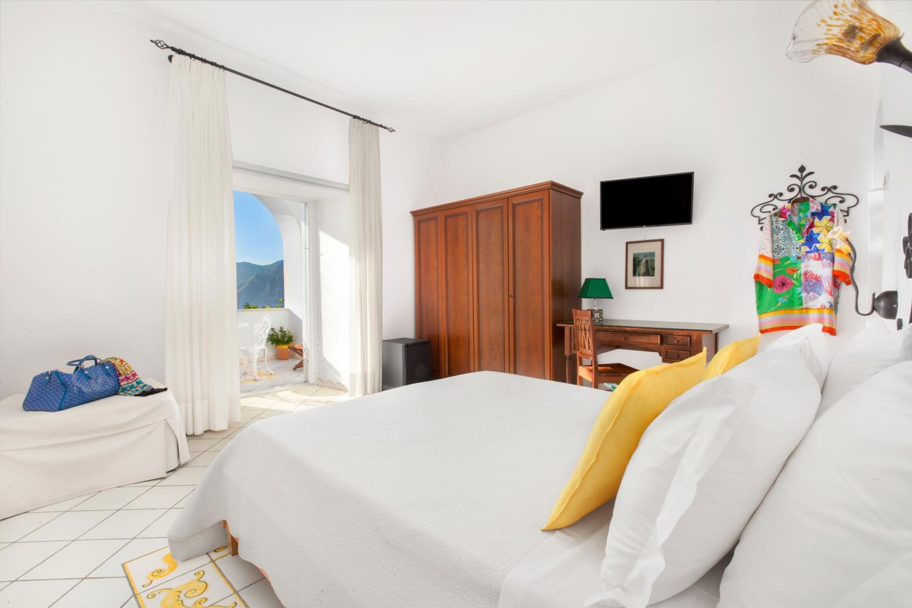 Standard Double Room with Sea View - Photo 16
