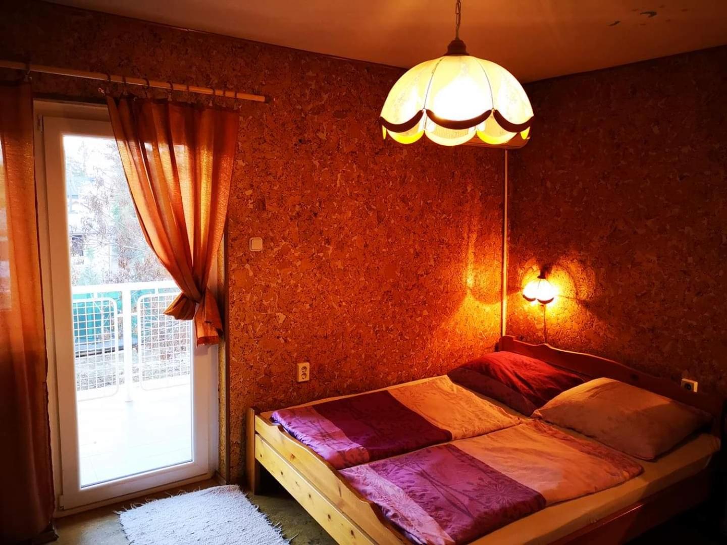 Double Room with Private External Bathroom - Photo 3