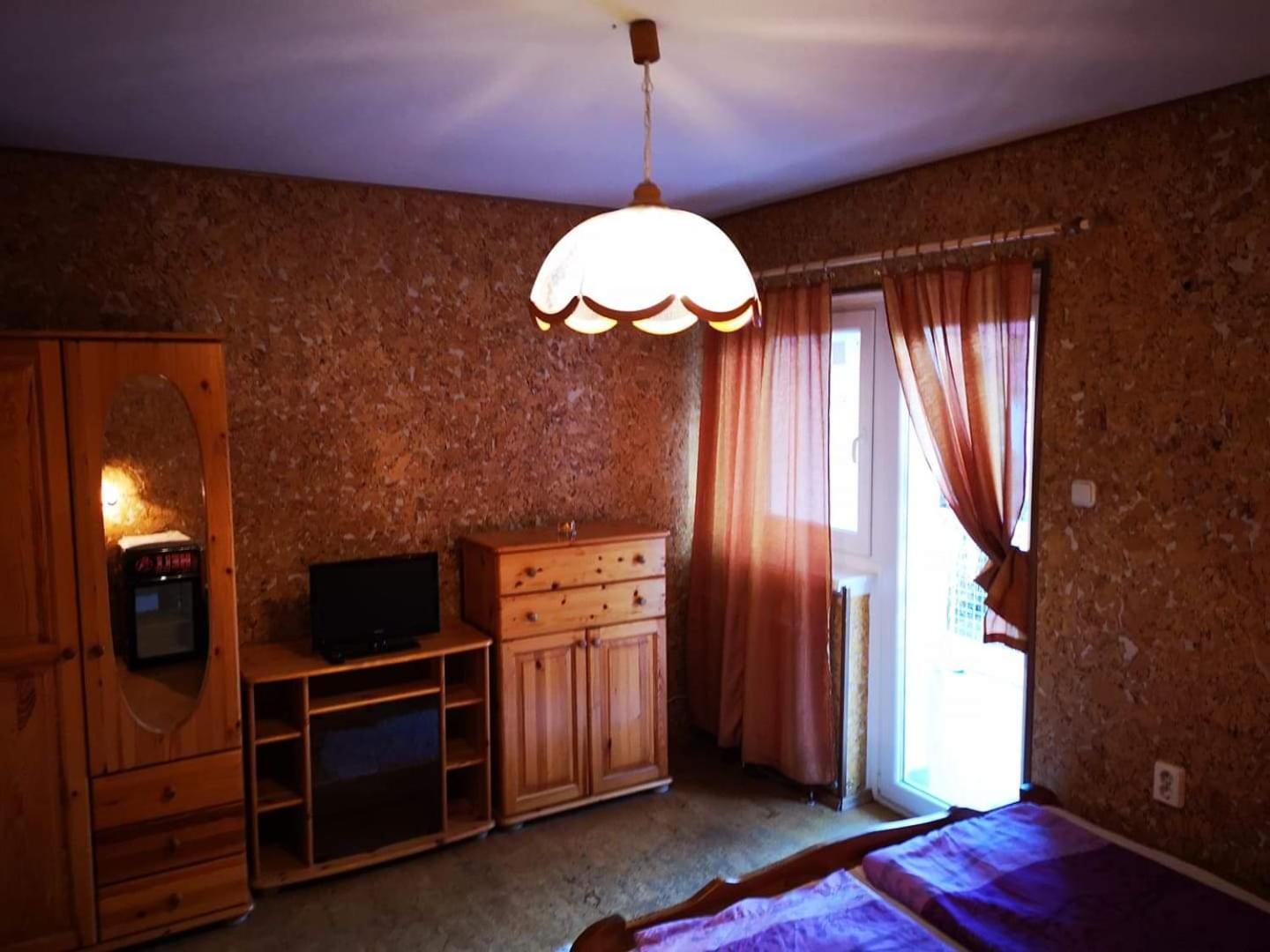 Double Room with Private External Bathroom - Photo 1