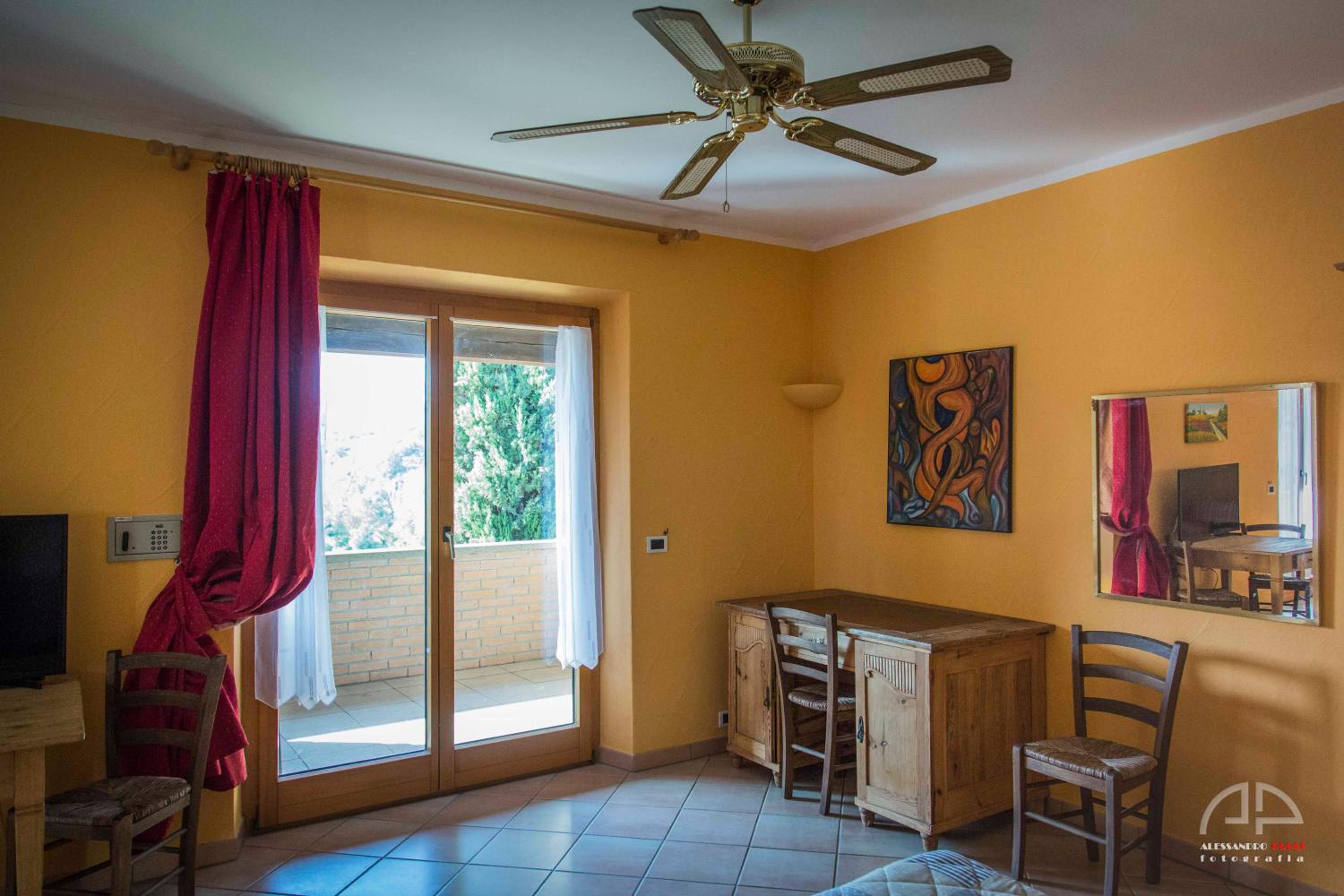 Suite with Lake View - Photo 6