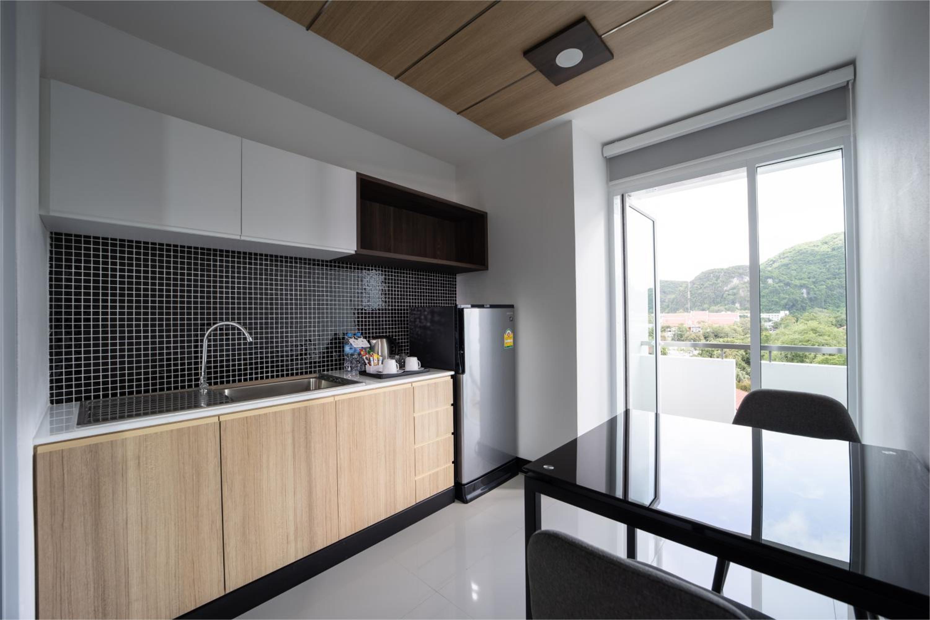Deluxe Suite - Photo 2