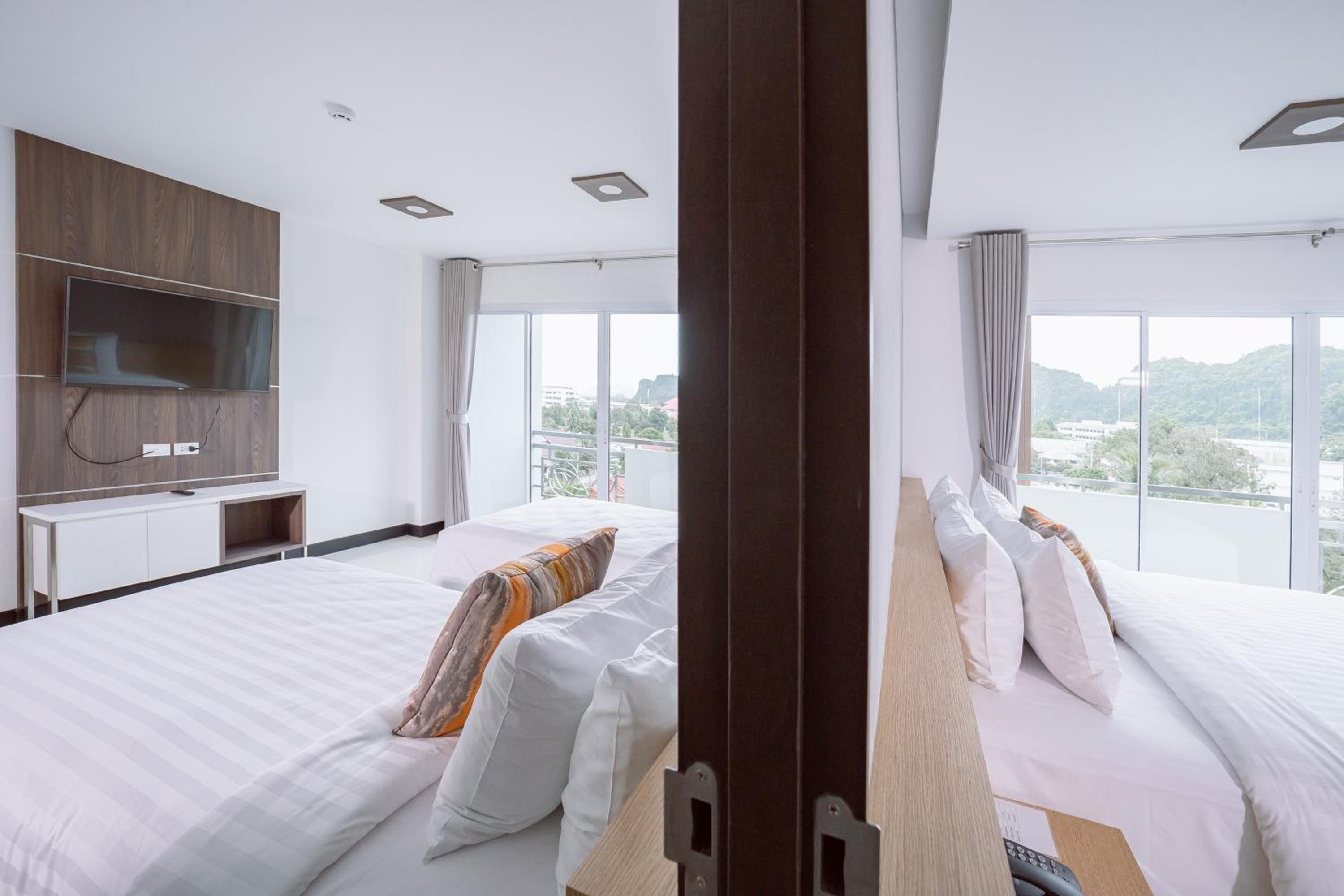 Deluxe Family Room - Photo 3