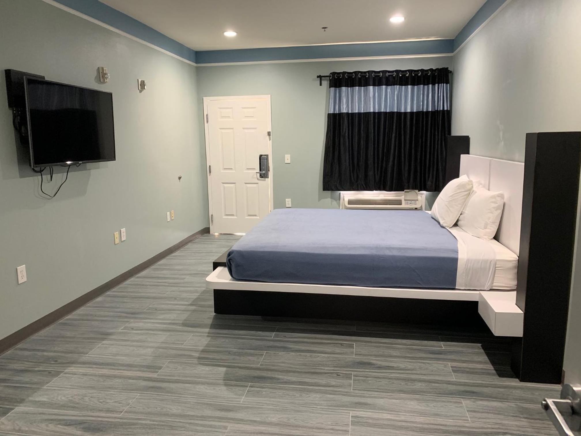 King Room - Non-Smoking