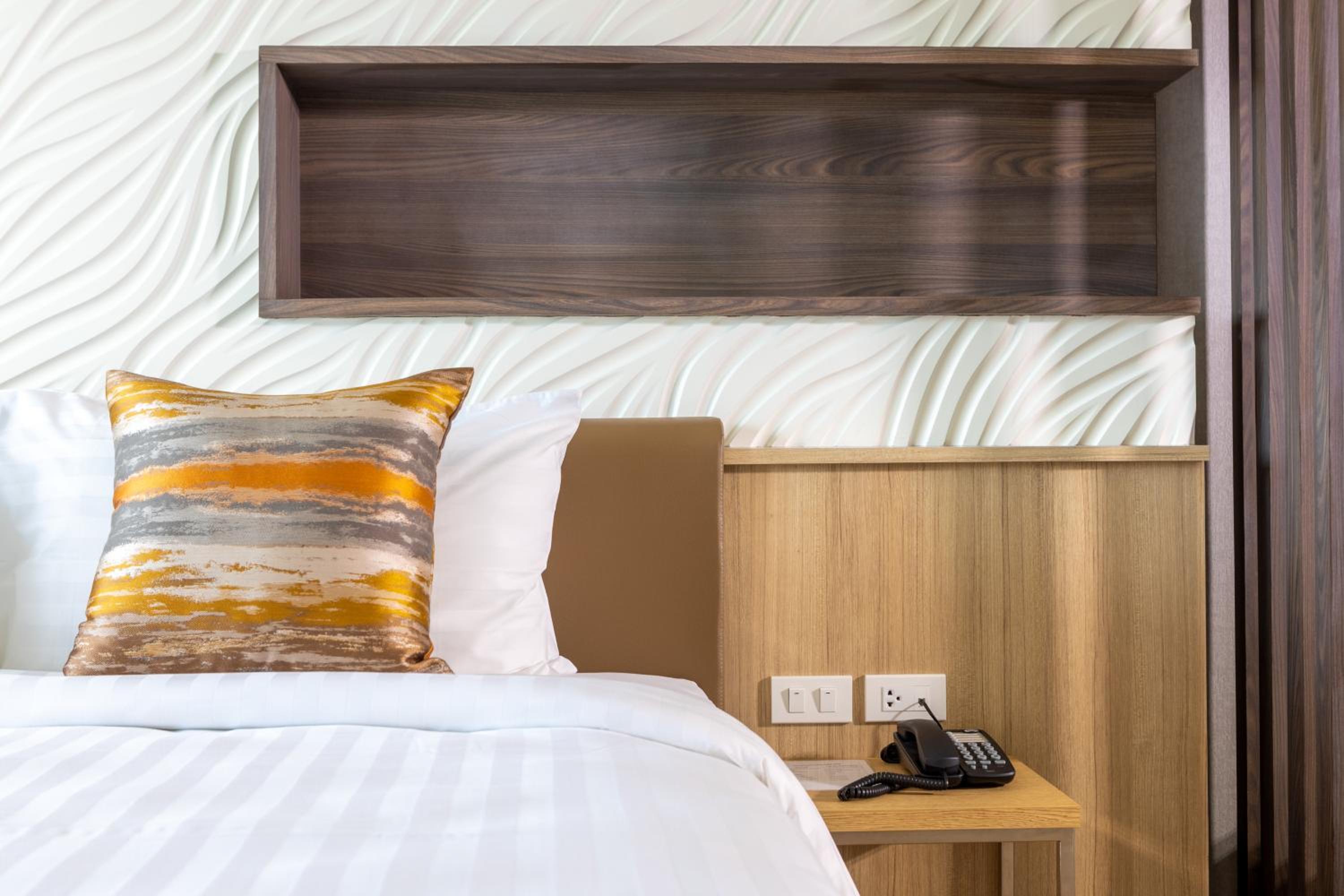 Deluxe Suite - Photo 1