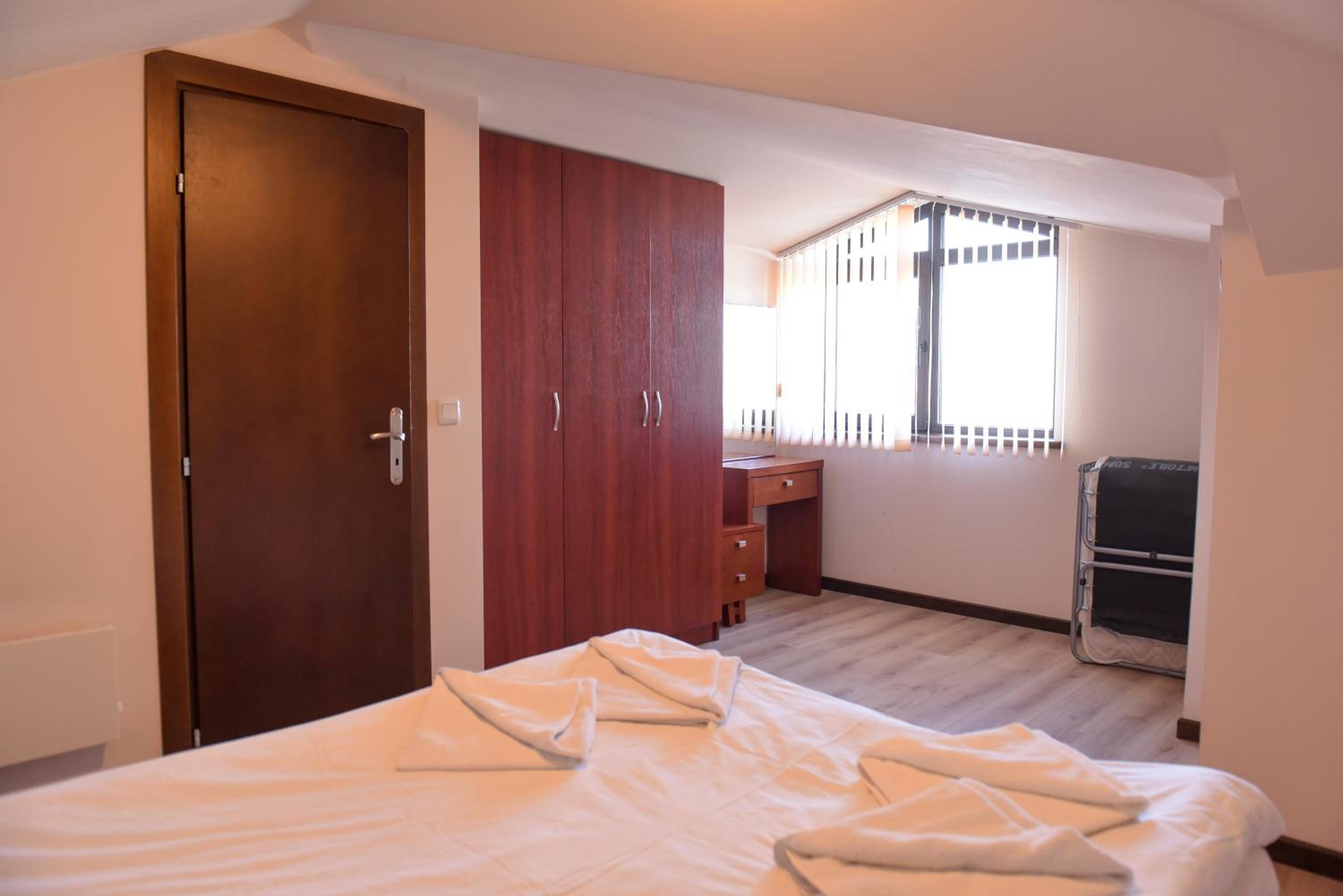 Apartment with three rooms for nonsmokers, free pool&relax zone access