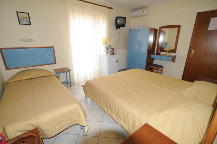 Quadruple Room with Lake and Mountain View